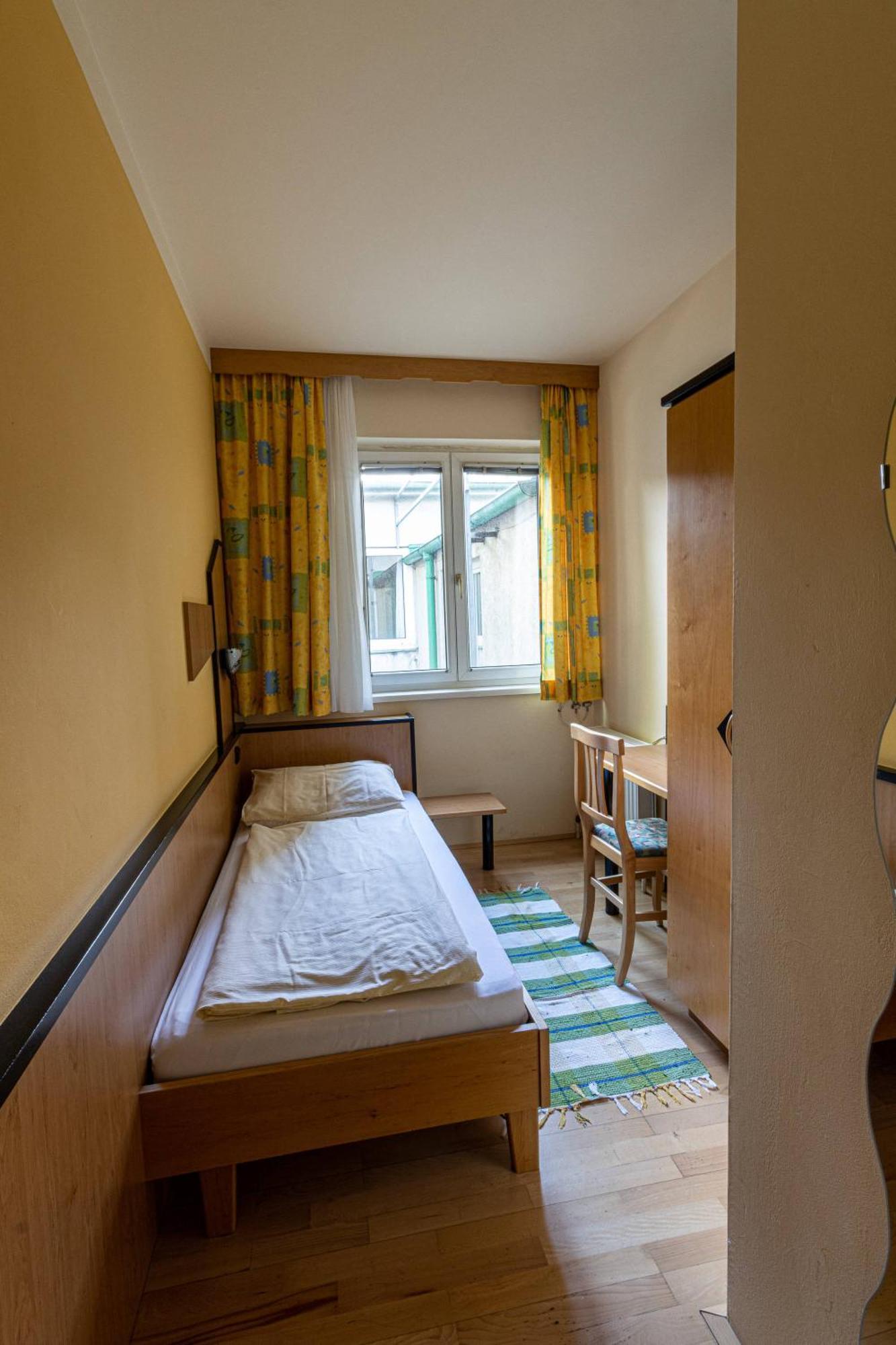 Cozy - U3 Hutteldorferstrasse