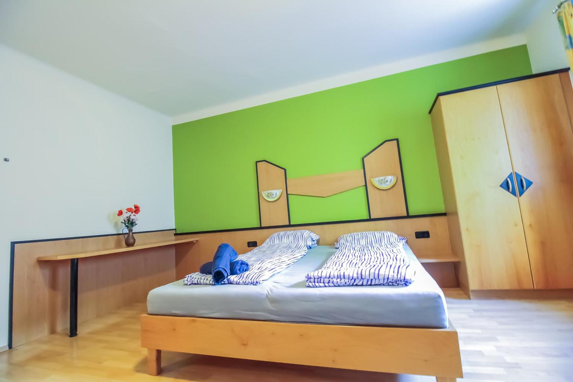 Homestay Cozy - U3 Hutteldorferstrasse Vienna