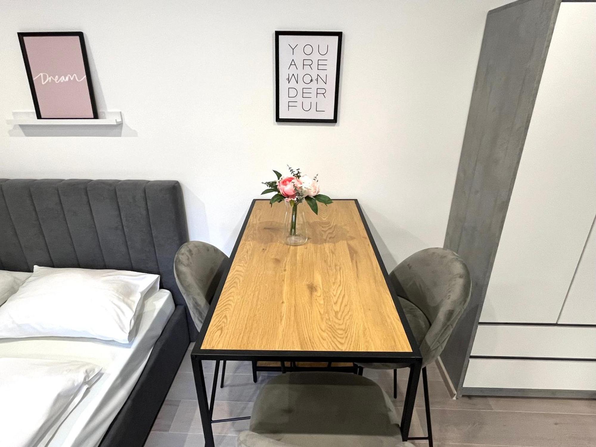 Modern, Smart And In The Heart Of The Apartment Wien
