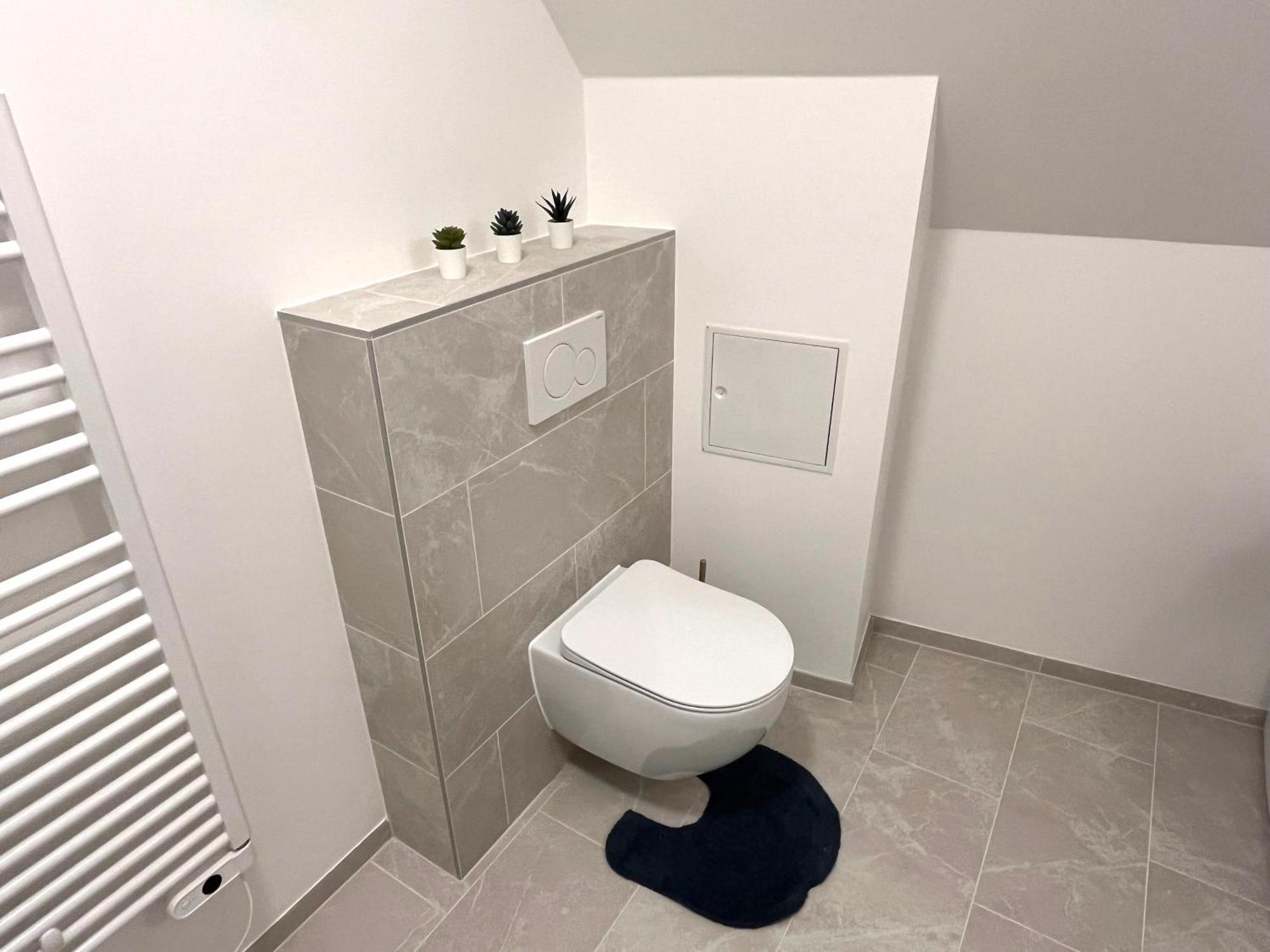 Free Parking / Brandnew With Air Condition And Balcony