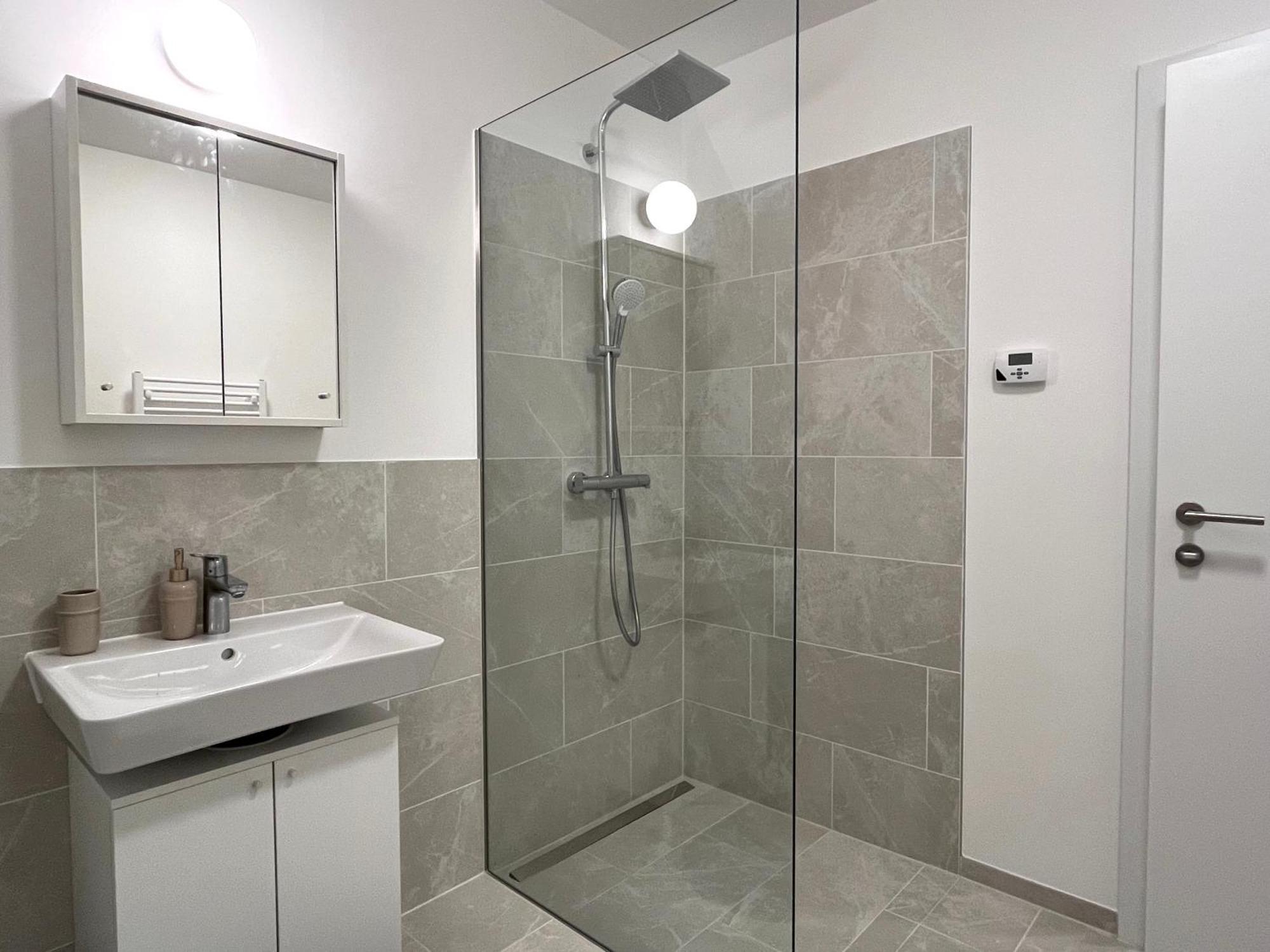 Free Parking / Brandnew With Air Condition And Balcony * Vienna
