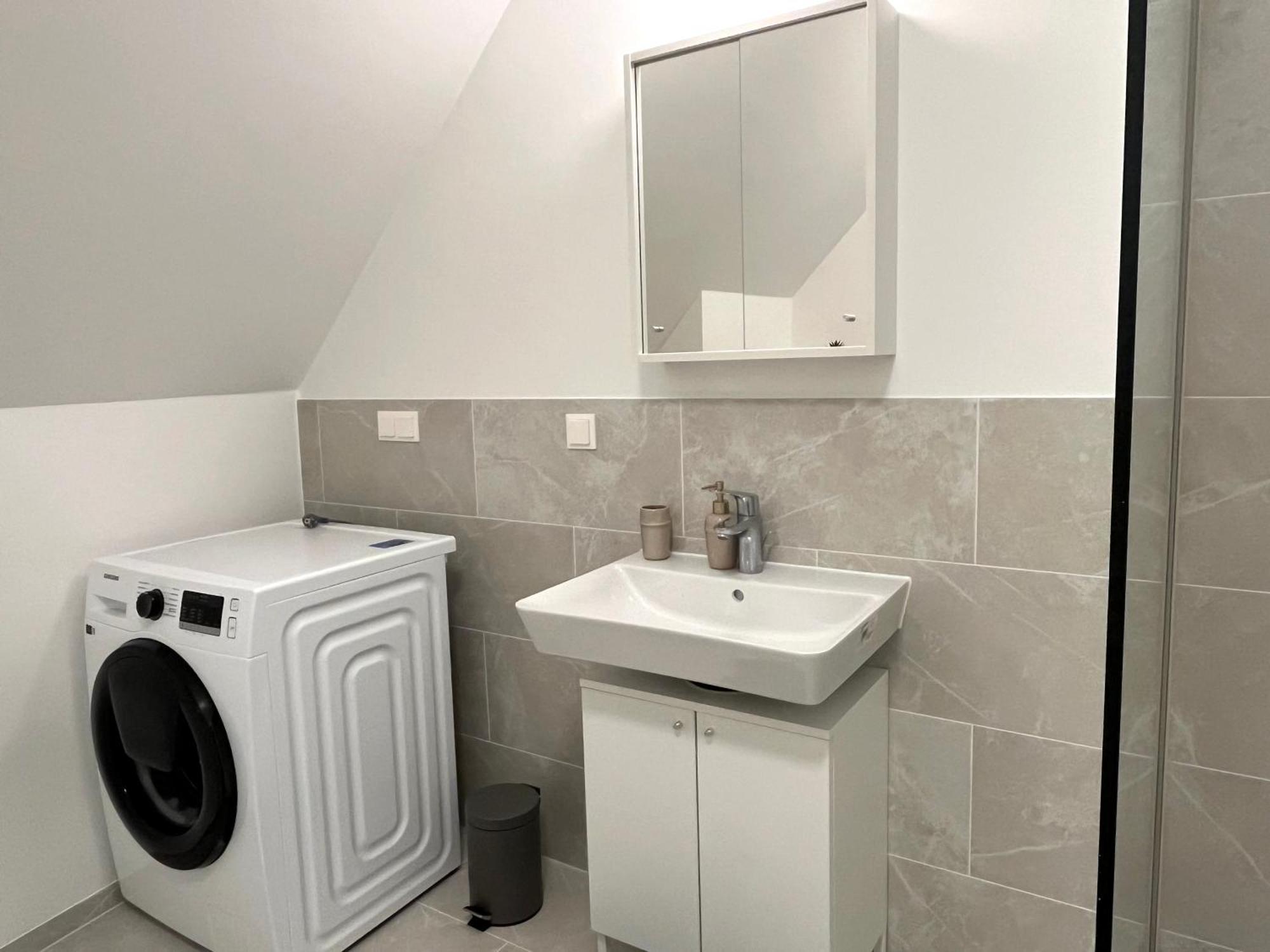 Free Parking / Brandnew With Air Condition And Balcony Vienna