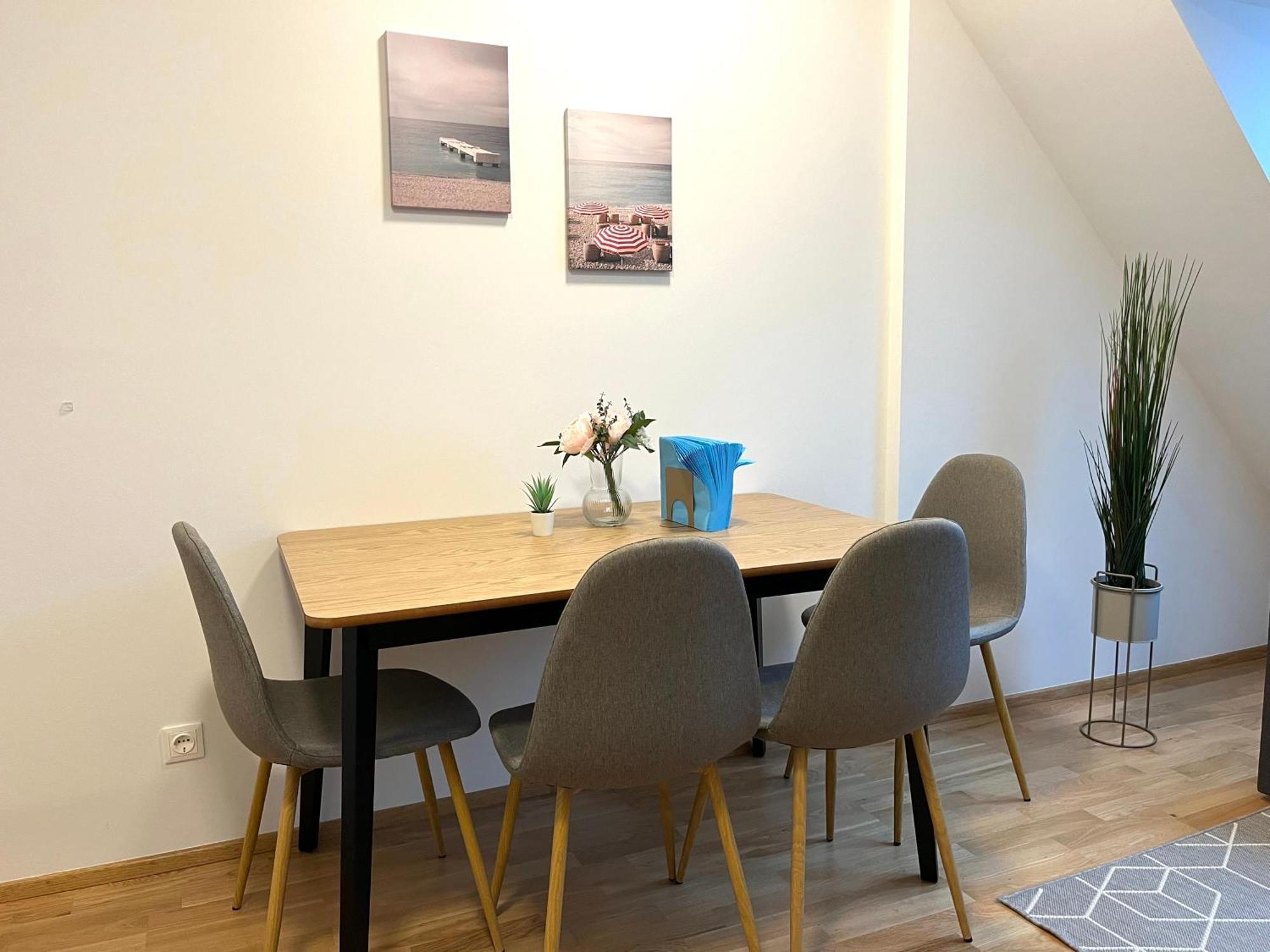 Free Parking / Brandnew With Air Condition And Balcony Apartment *