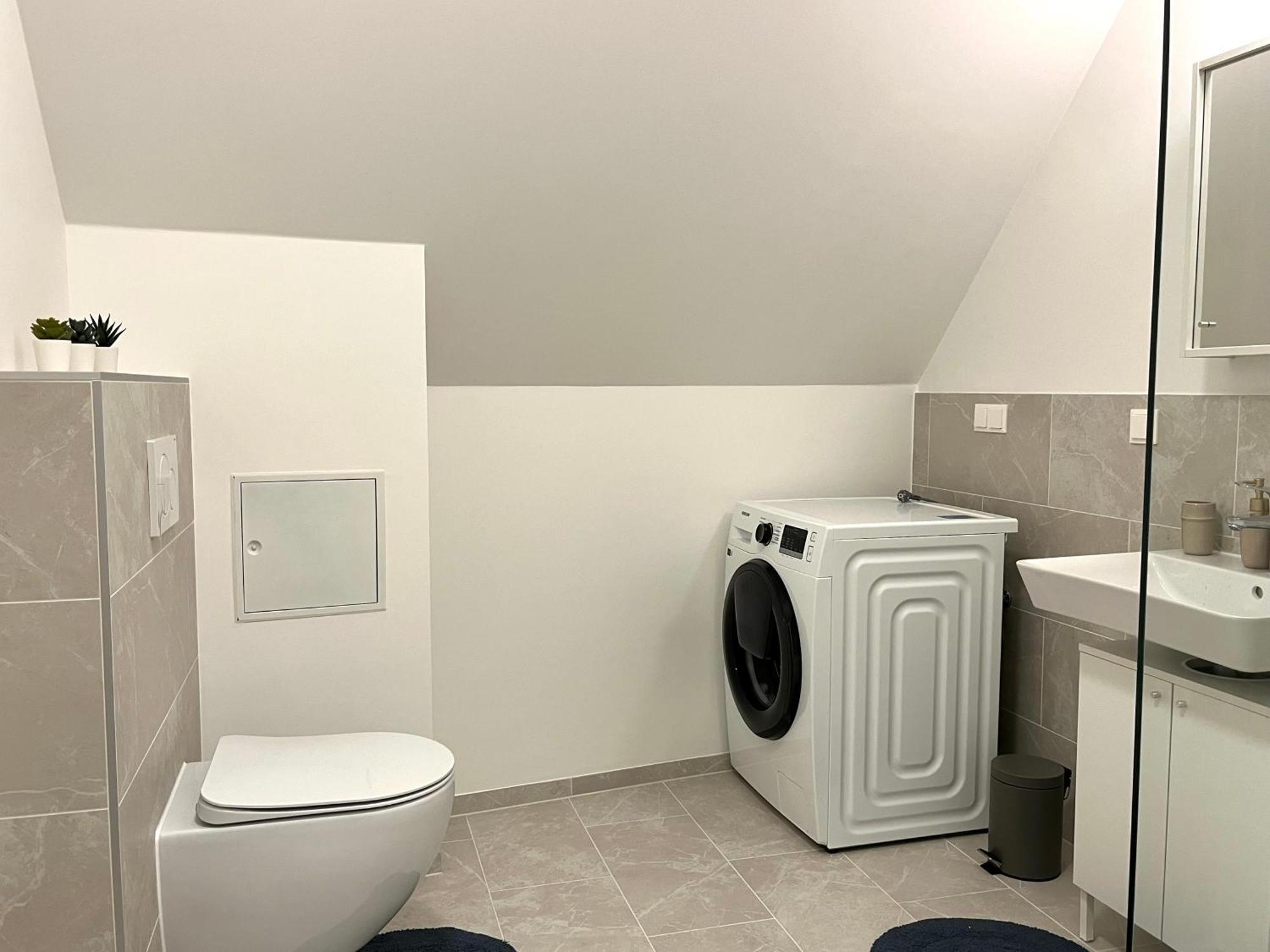 Free Parking / Brandnew With Air Condition And Balcony * Vienna