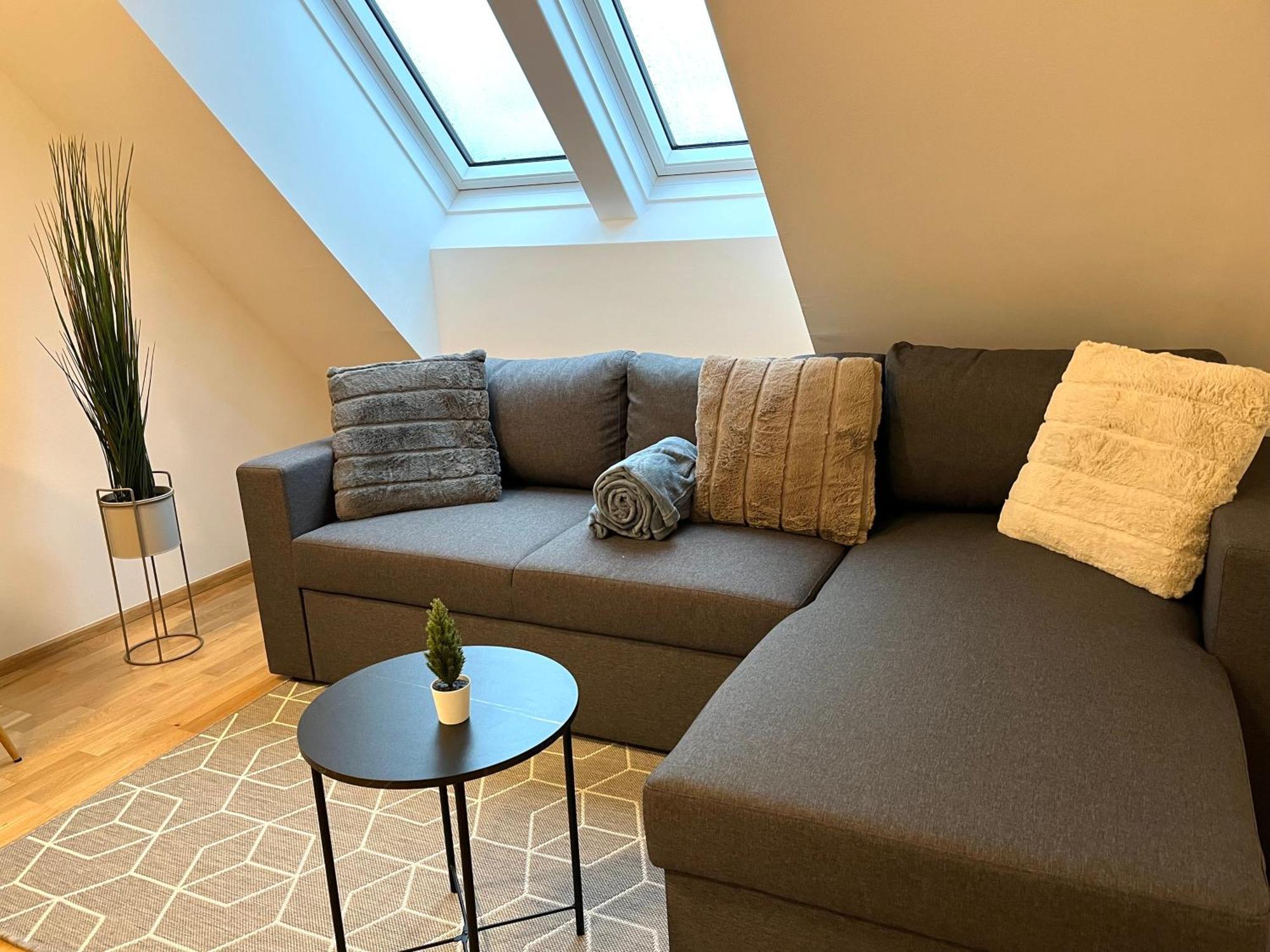 Free Parking / Brandnew With Air Condition And Balcony Apartment