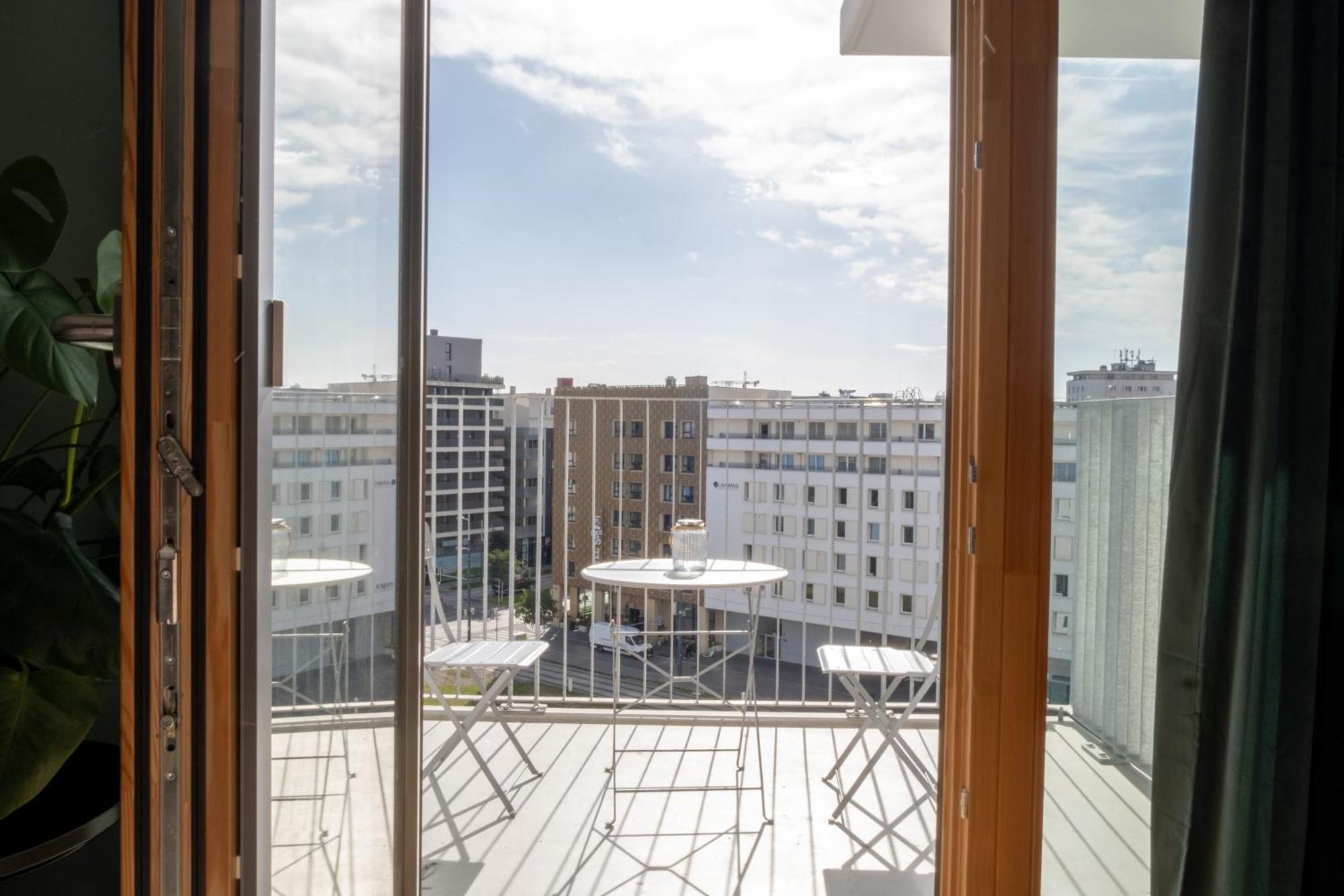 Decorous Cozy View Apartment *