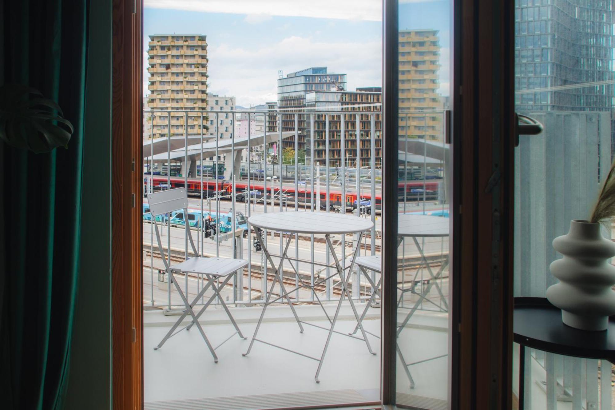 Decorous Cozy View *