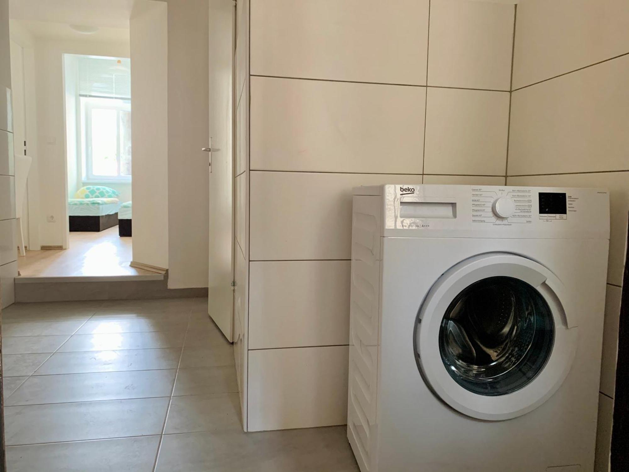 Raisa Lerchenfelder Gürtel 30 * Wien