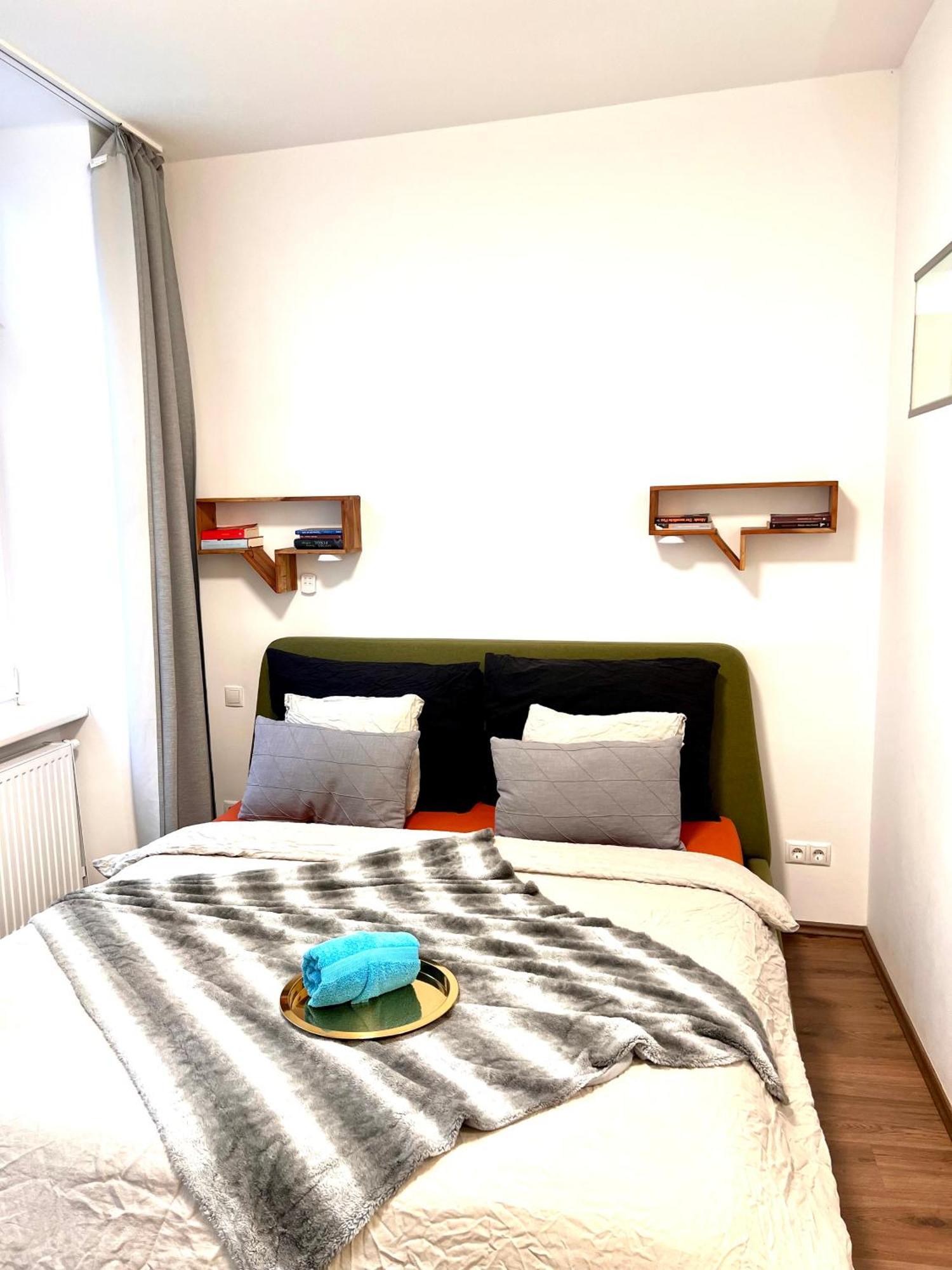 The Barts Apartments - Self Check-In *