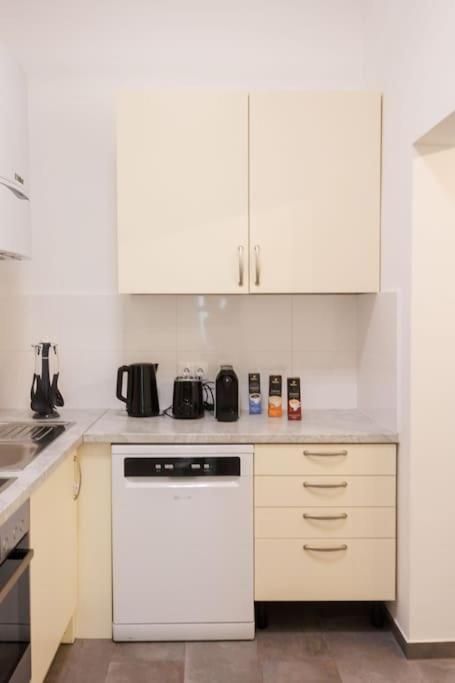 In Leopoldstadt Apartment *