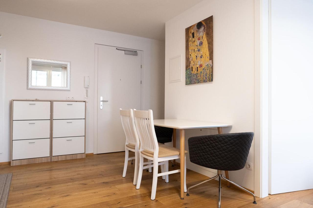 Apartment Modern W/ Cozy Balcony Near City Center