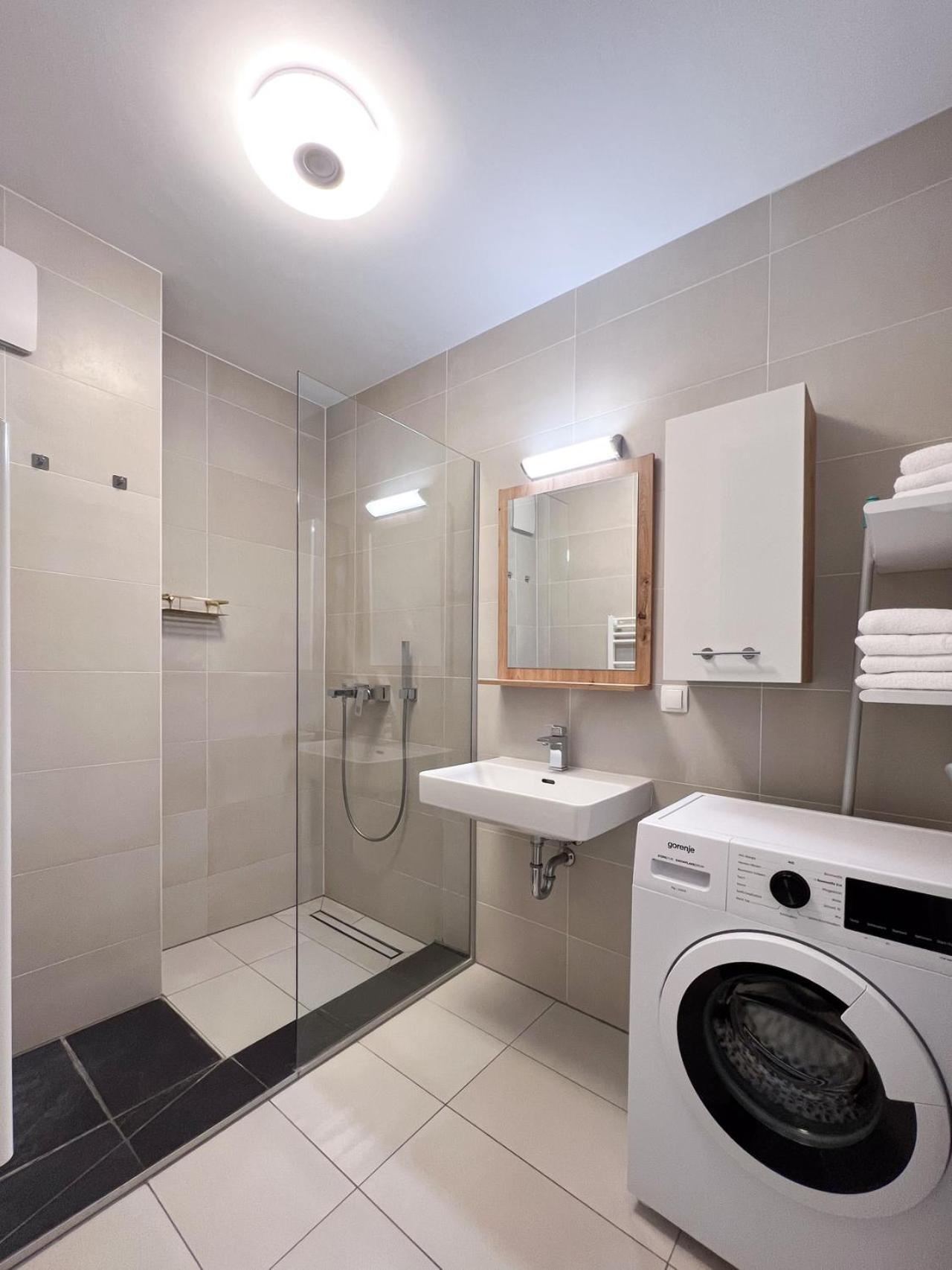 Modern W/ Cozy Balcony Near City Center *