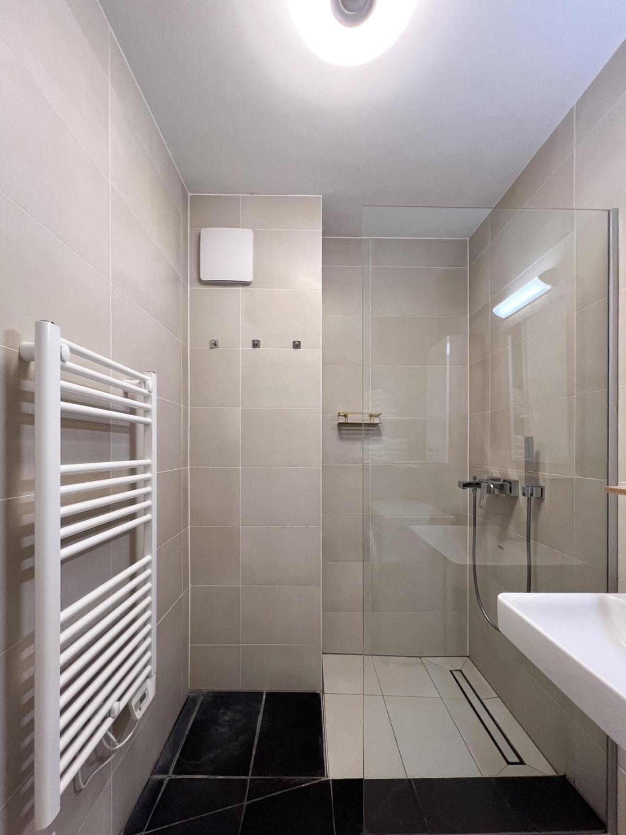 Apartment Modern W/ Cozy Balcony Near City Center Wien
