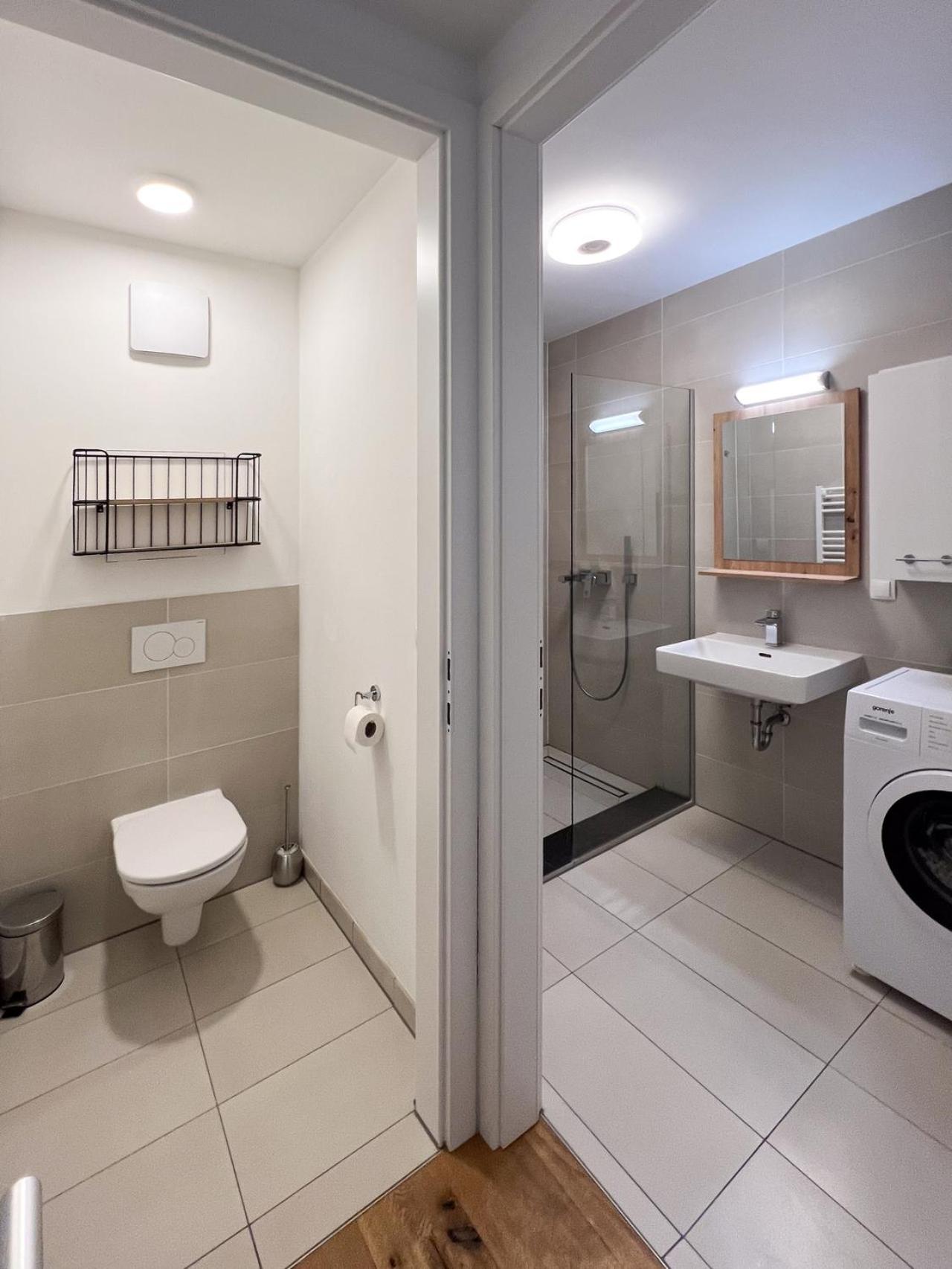 Modern W/ Cozy Balcony Near City Center