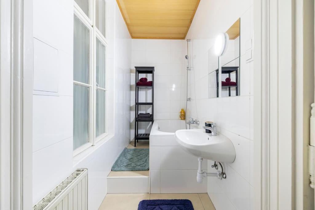 Charming Spacious Apartment Wien