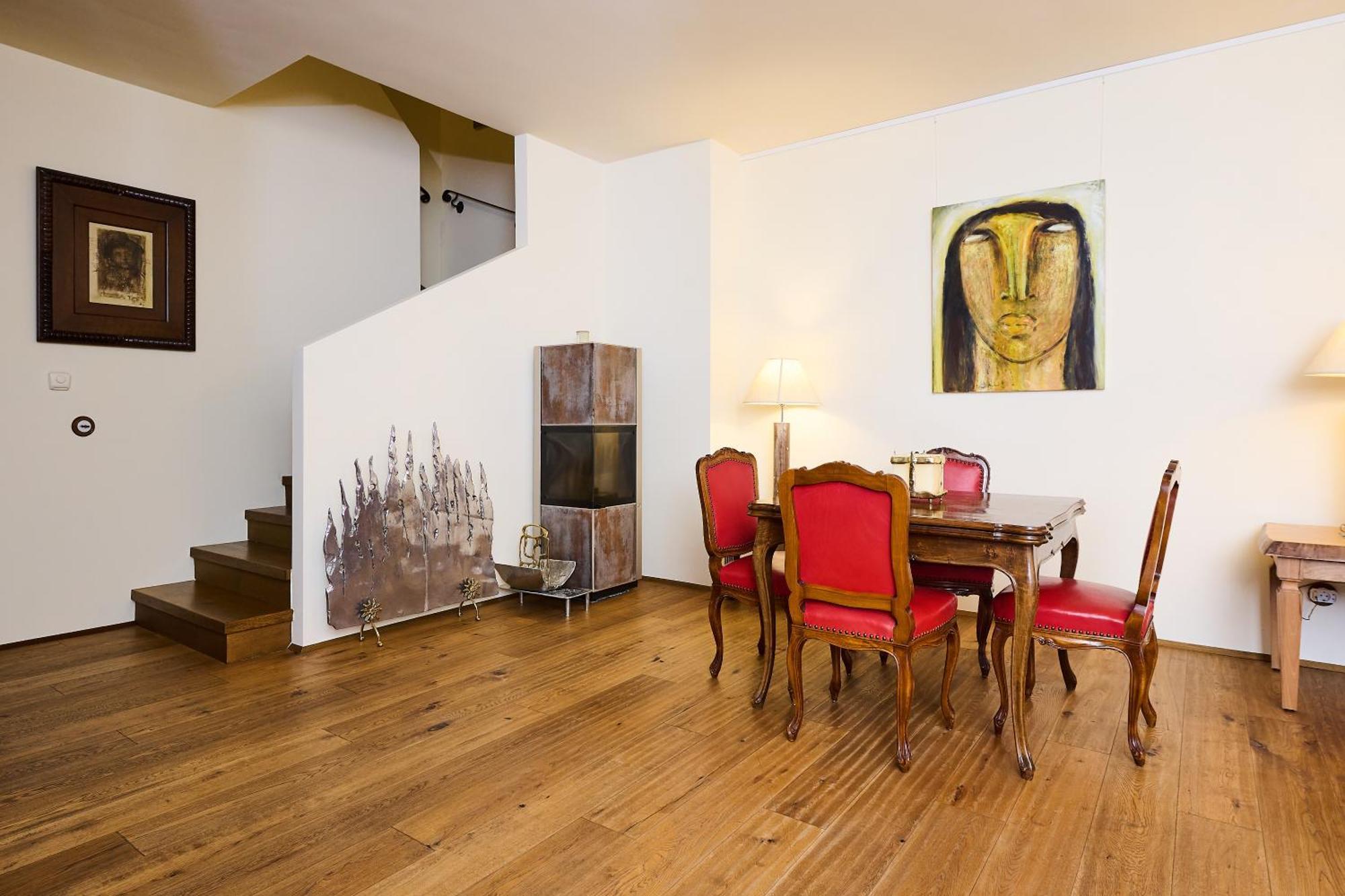 Art Sievering Apartment *