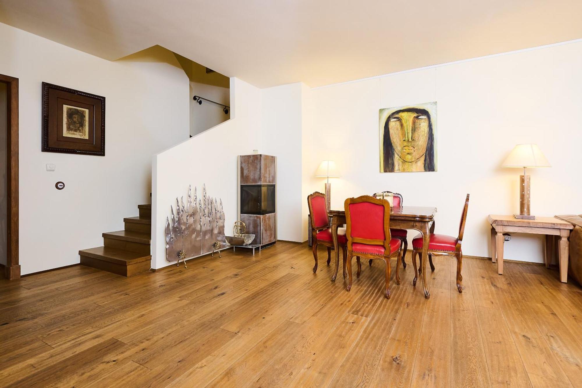 Art Sievering Apartment