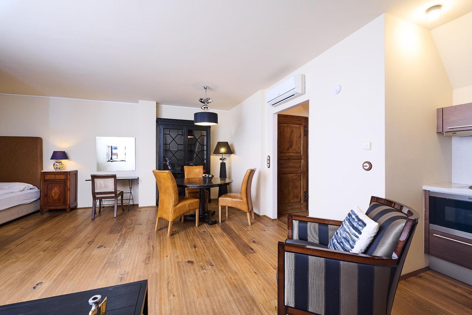 Art Sievering Apartment