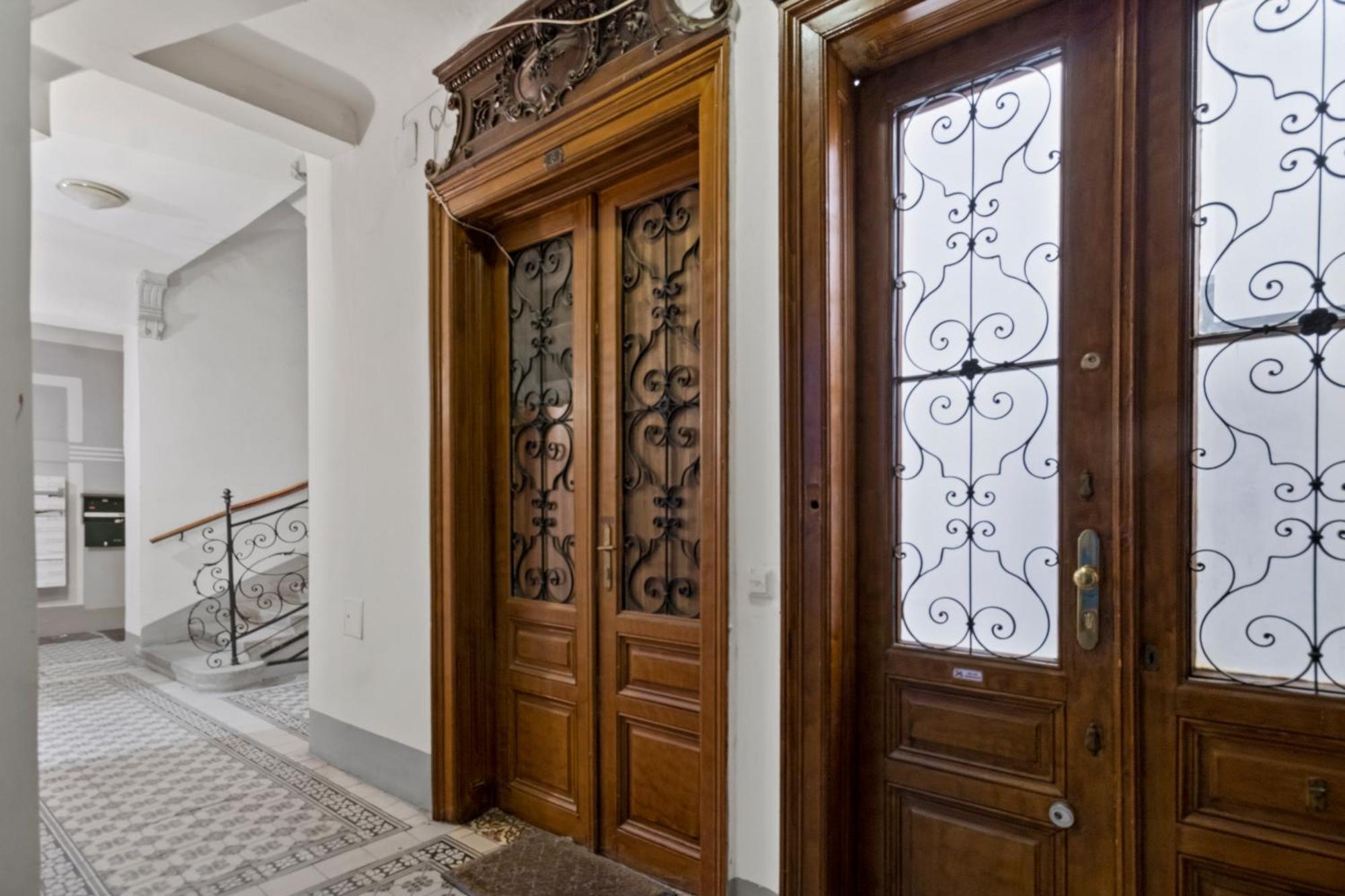 Designer Near Schoenbrunn