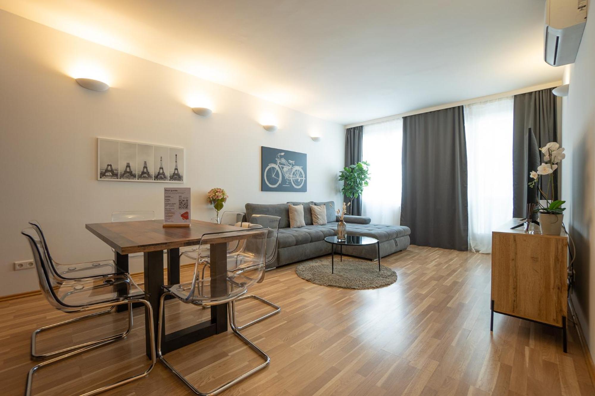 Charming With Balcony, Close To Stephansdom Cathedral * Viena