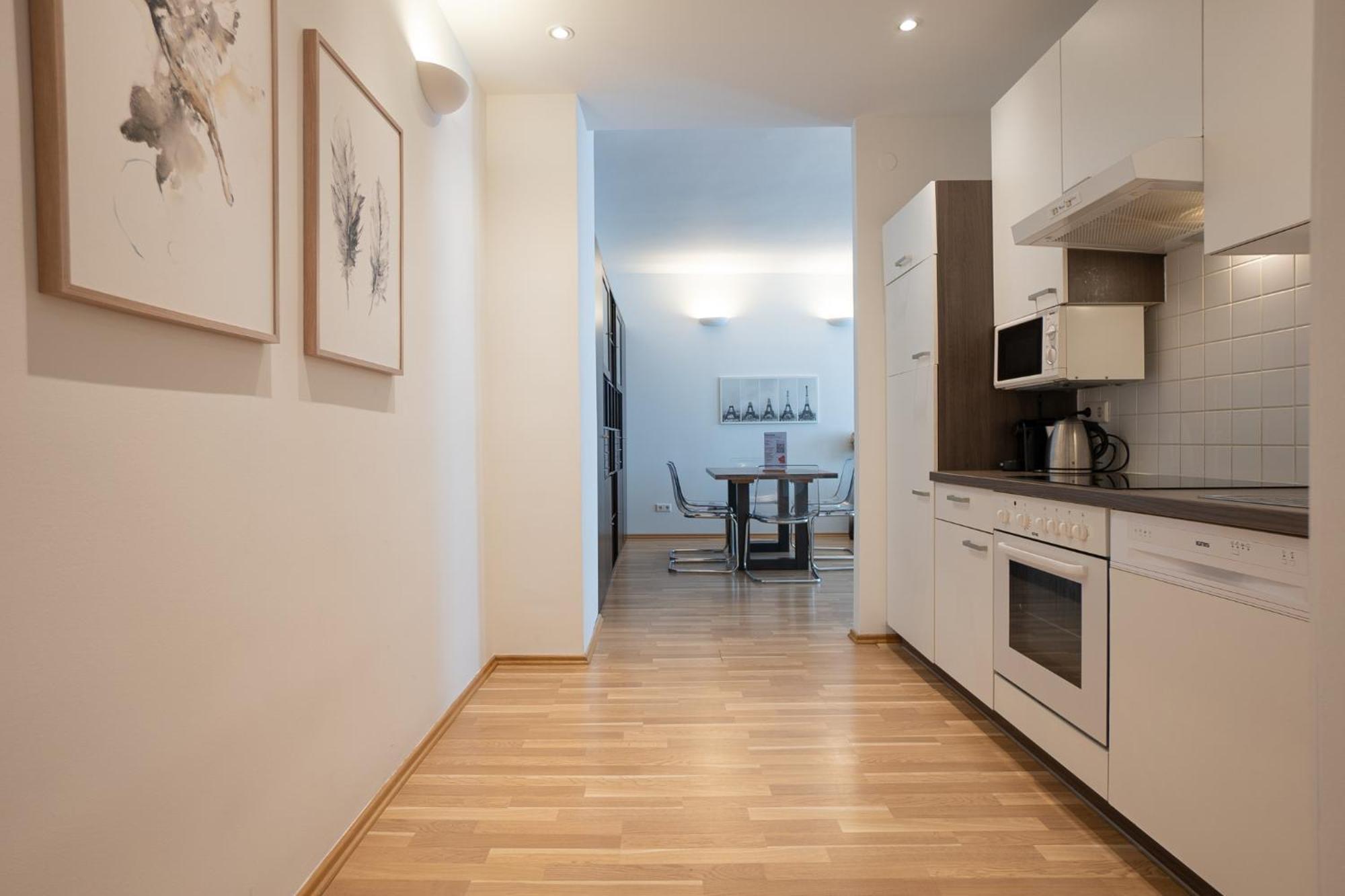 Charming With Balcony, Close To Stephansdom Cathedral Viena