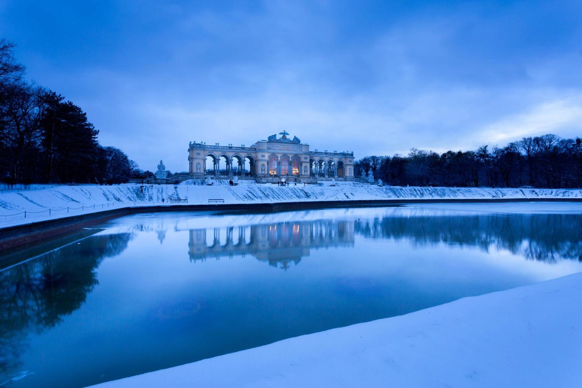 Regal Retreat Intimate Elegance Near Schoenbrunn Palace *