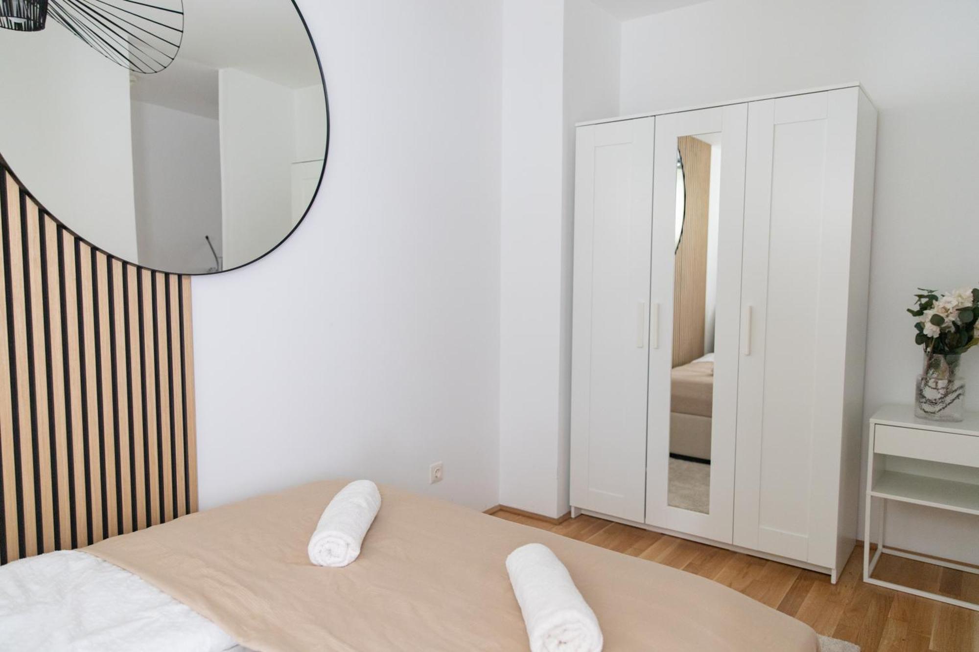 Stylish - 3 Min To U1 Kagraner Platz Apartment