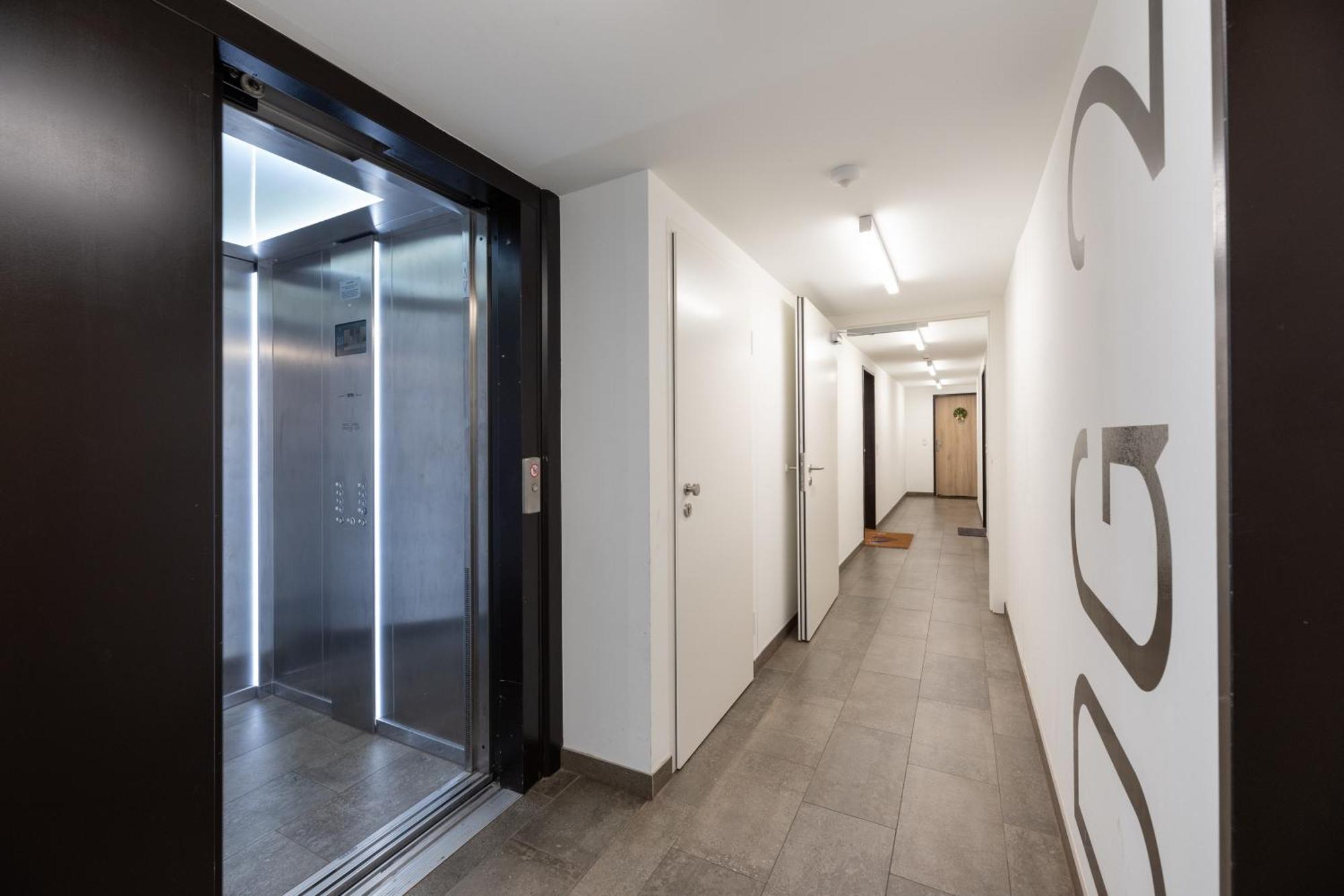 Luxurious Living With Beautiful Terrace Apartment *