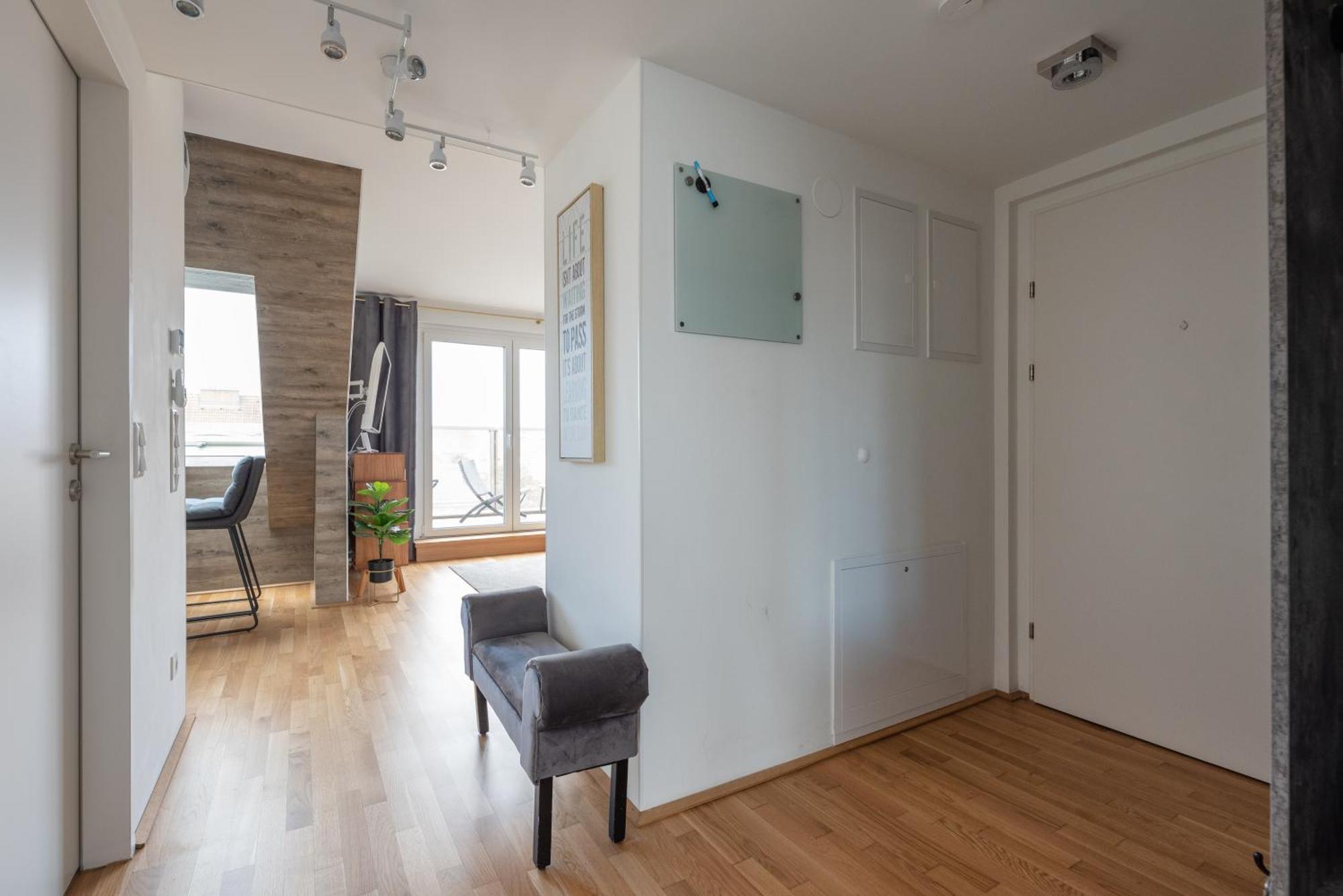 Luxurious Living With Beautiful Terrace Apartment *
