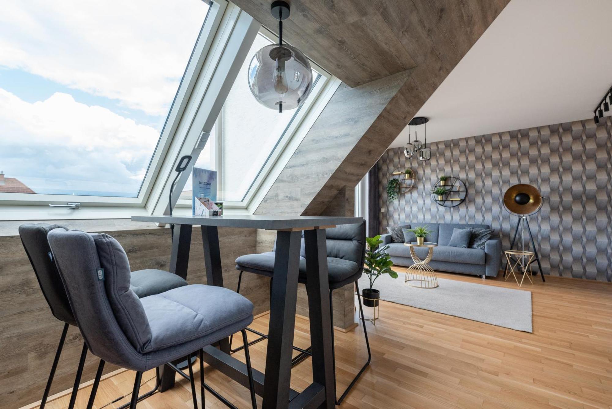 Apartment Luxurious Living With Beautiful Terrace