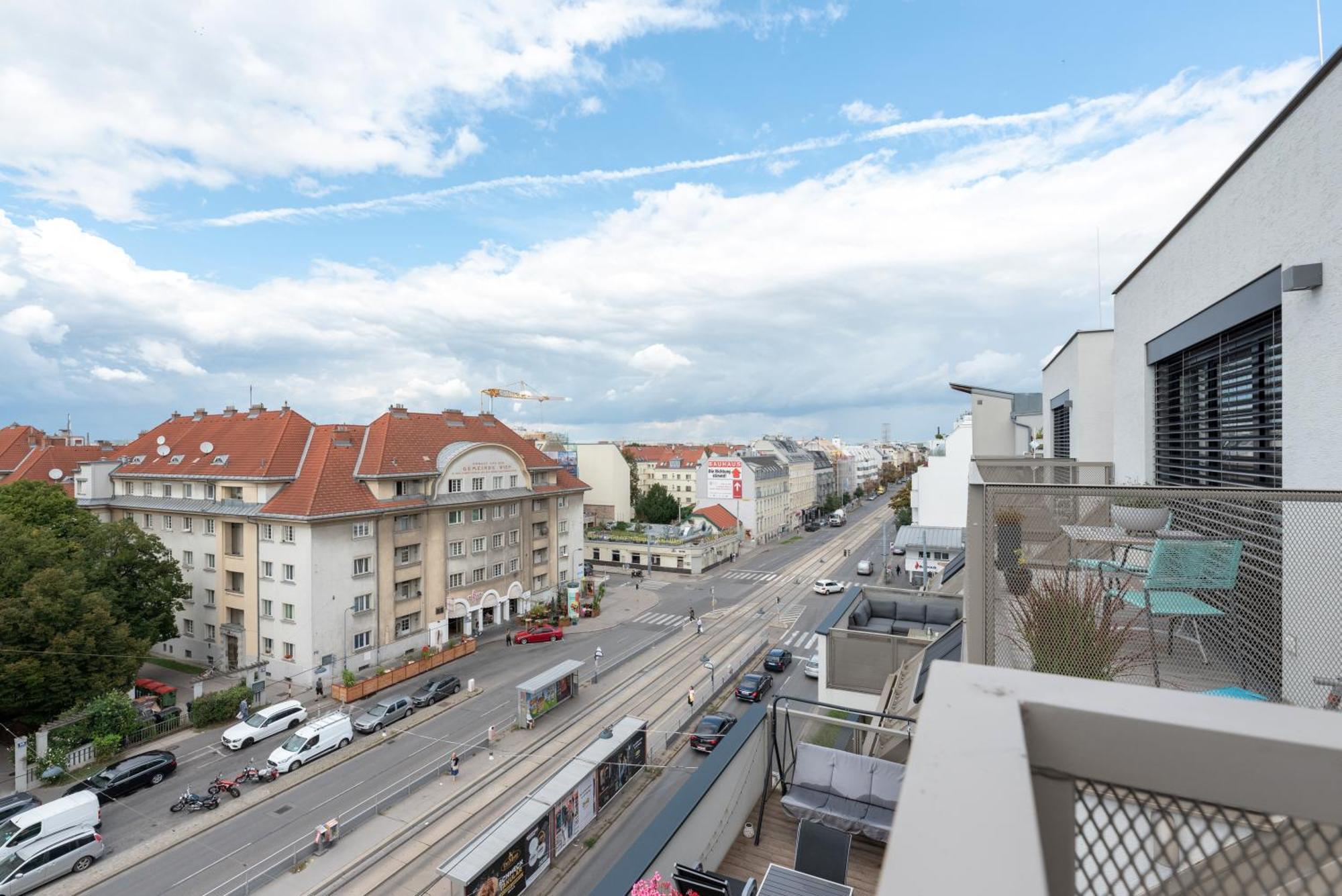 Luxurious Living With Beautiful Terrace Apartment
