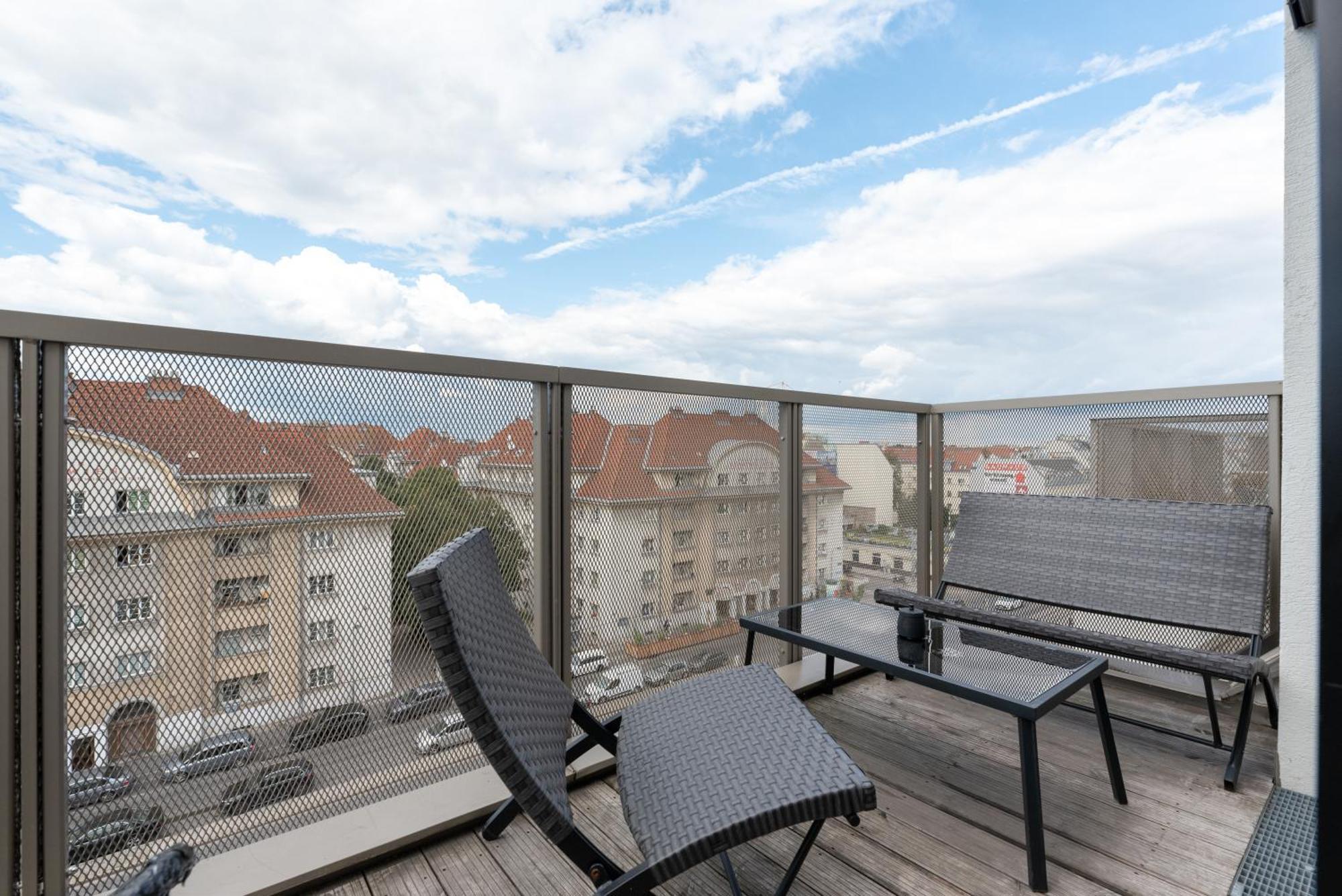Apartment Luxurious Living With Beautiful Terrace *