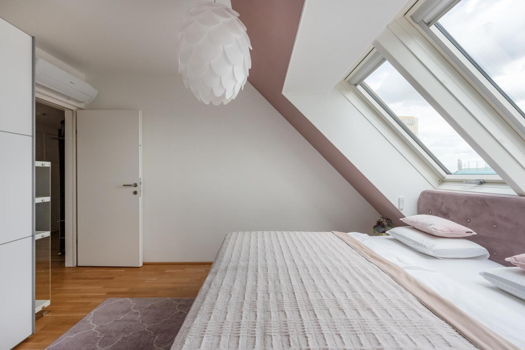 Luxurious Living With Beautiful Terrace Apartment *