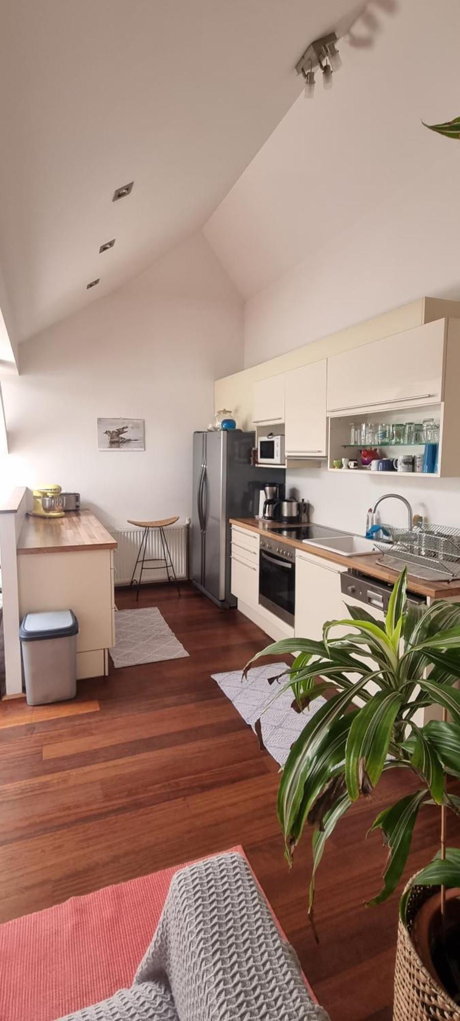 Quiet, Spacious And Family-friendly Top-floor Apartment, 100m2, 2 Bedrooms, Garden View