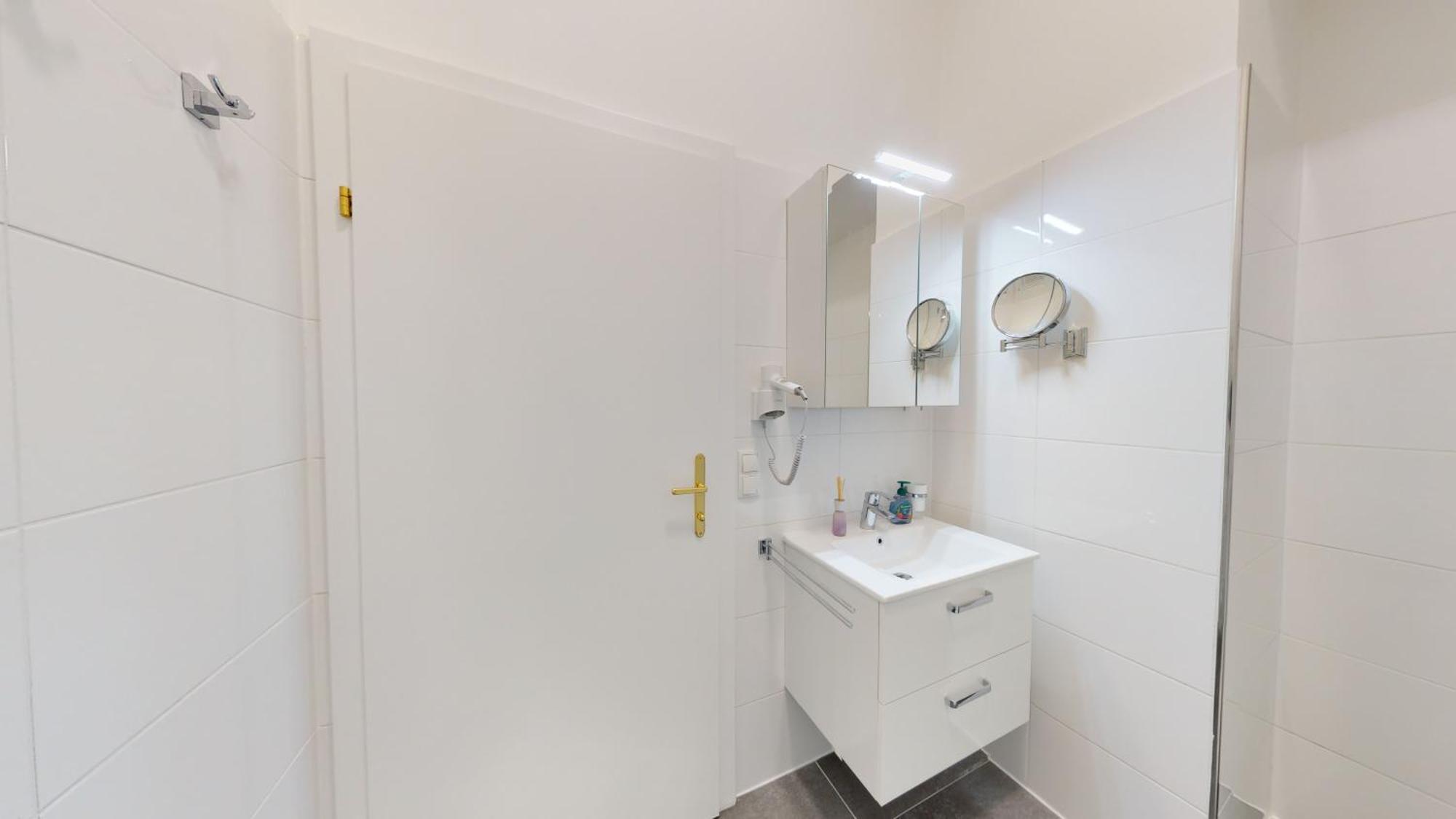 Alon Homes - Premium Center Apartment *