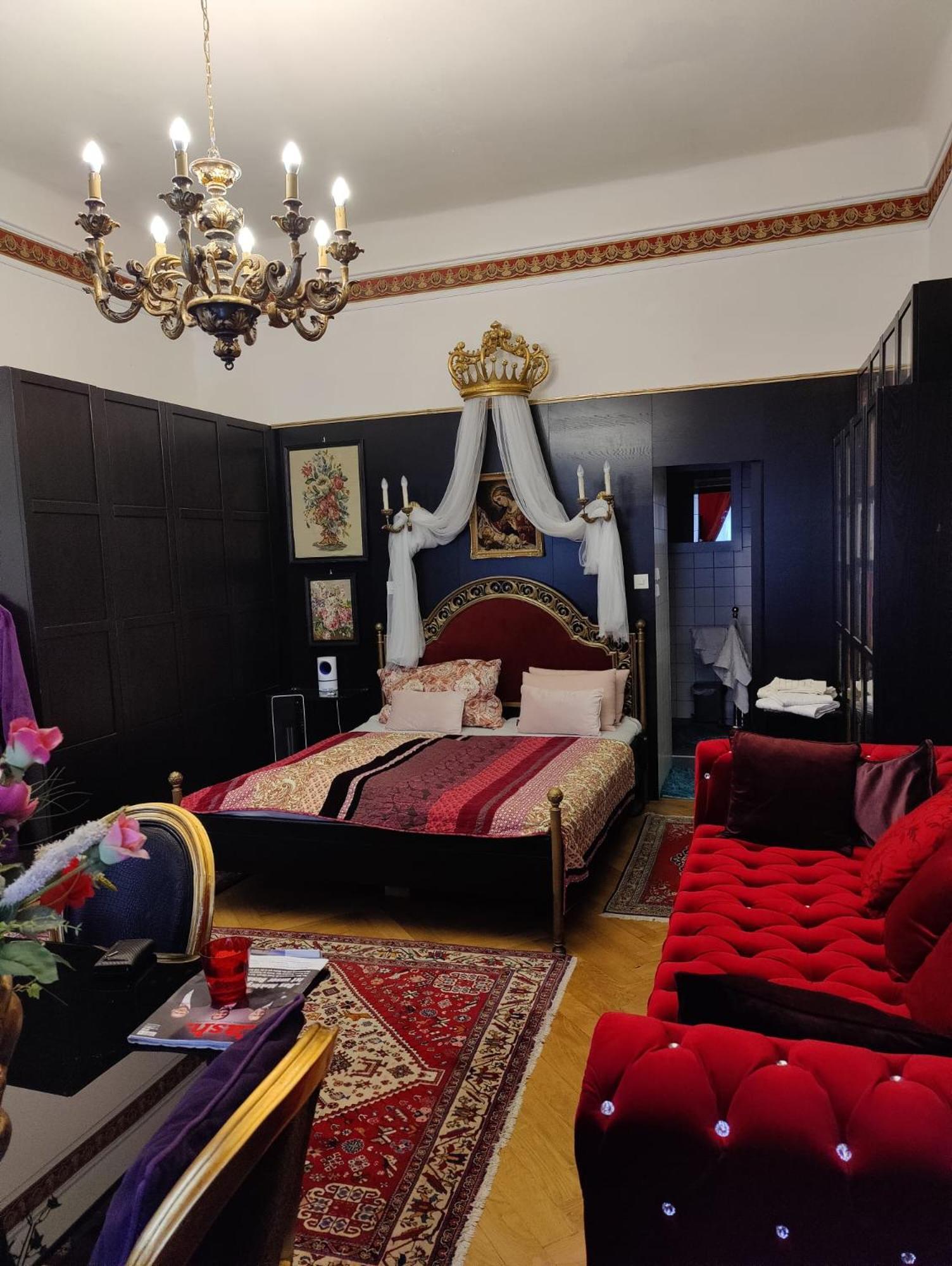 Luxury Near Castle Guest house