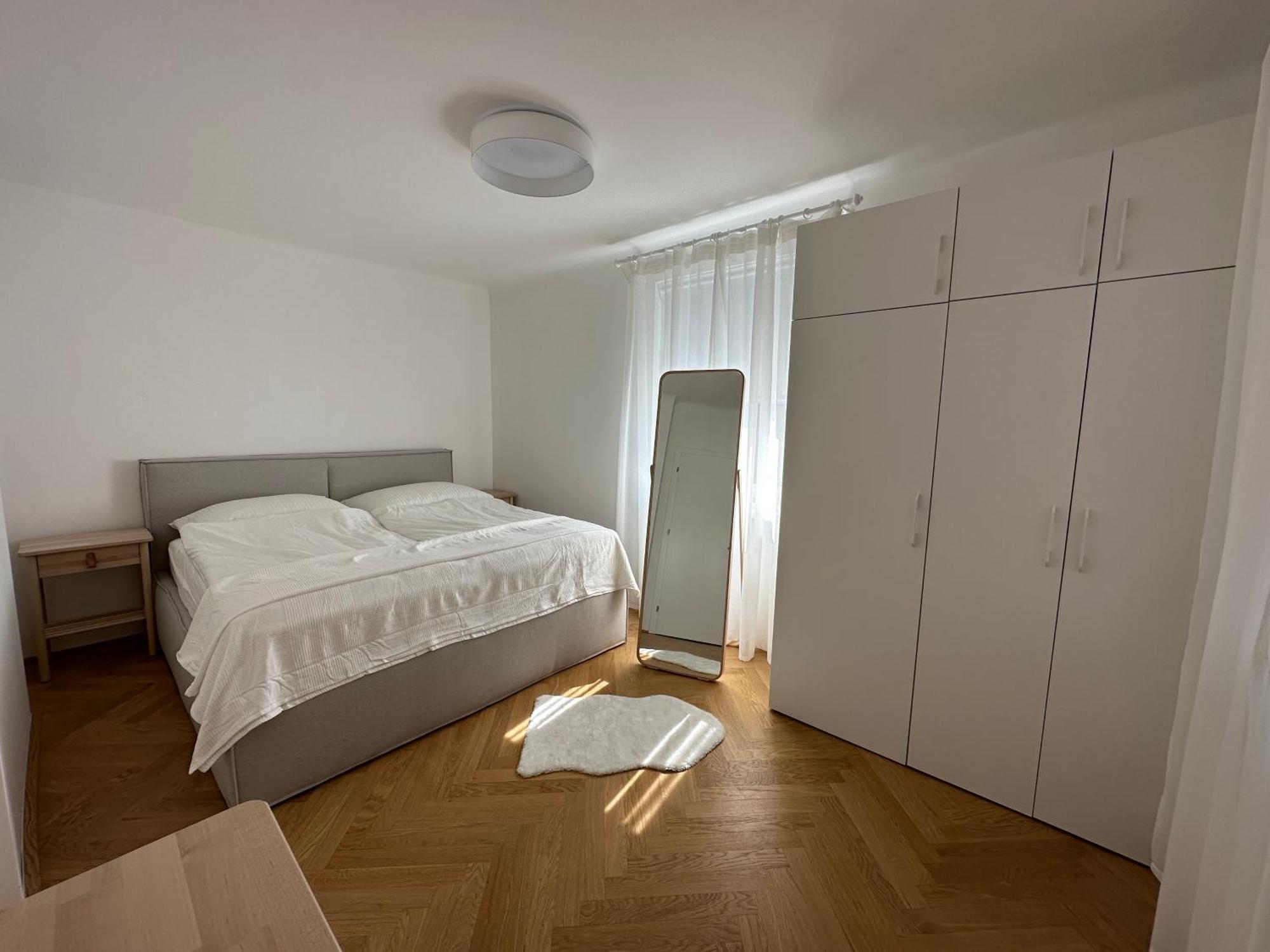 Viviane Paulos - Stylish At Wienerberg Apartment Vienna