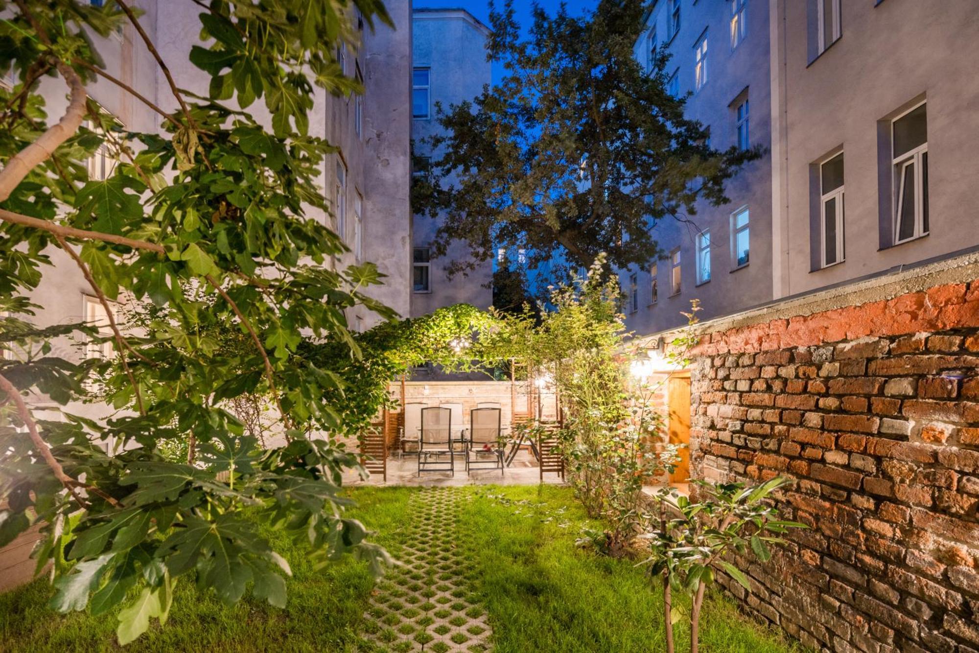 Western Celebrity Aparthotel