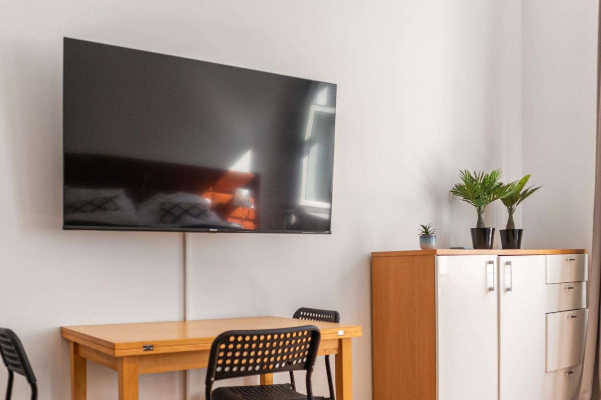 Welcoming Budget 1br Apt. With Best Location Apartment *