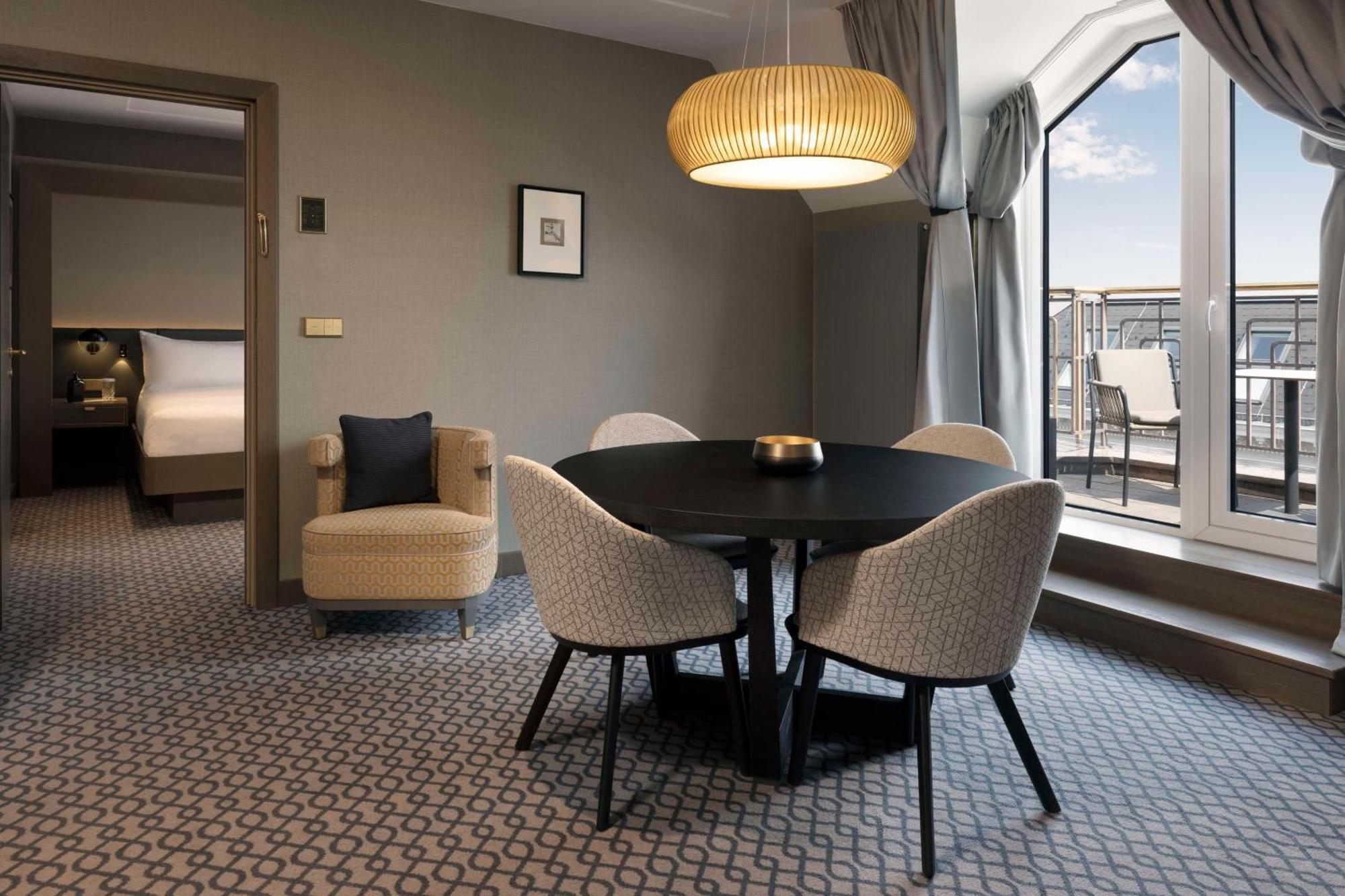 Hilton Plaza 4*