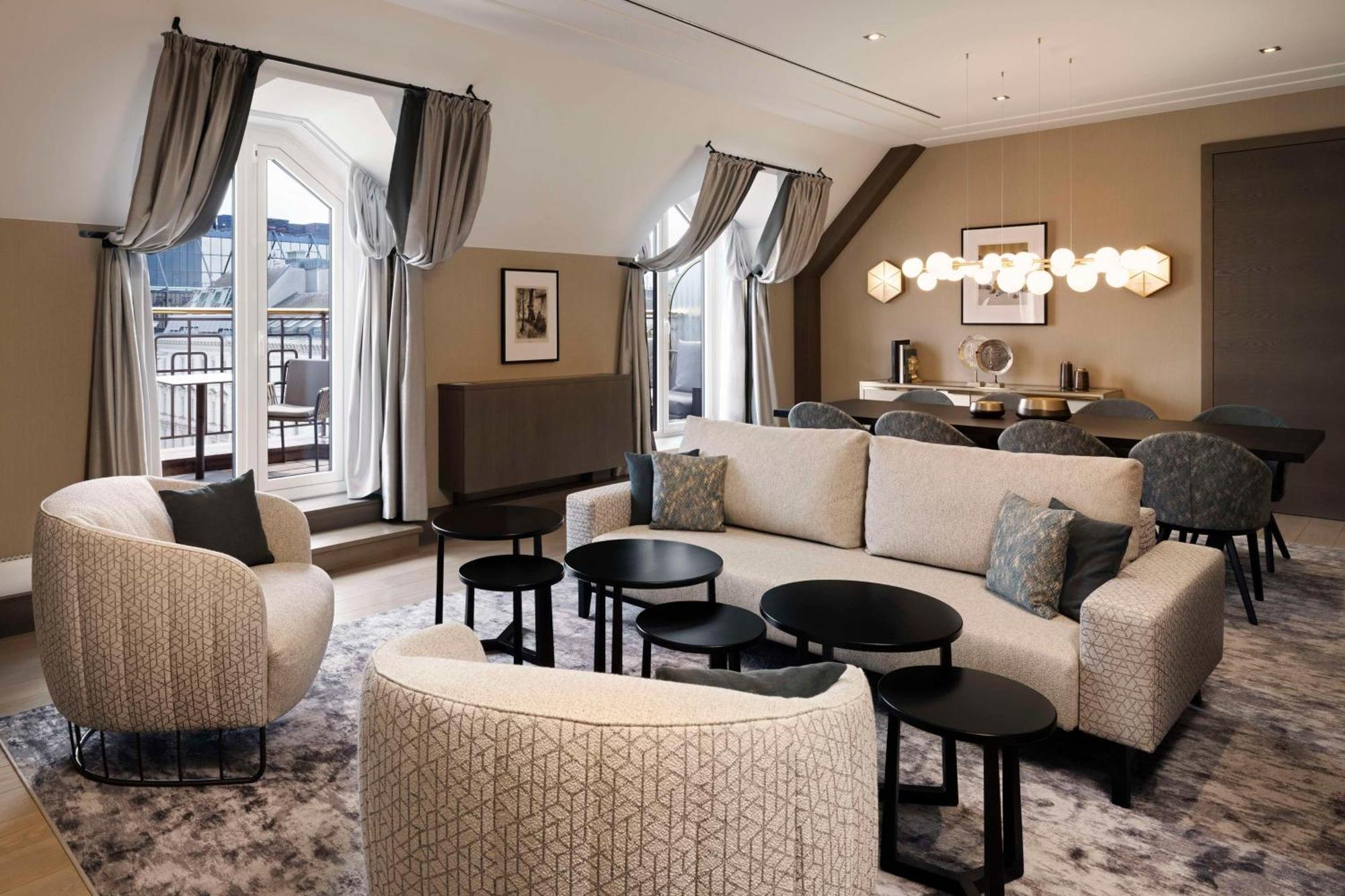 Hilton Plaza Hotel
