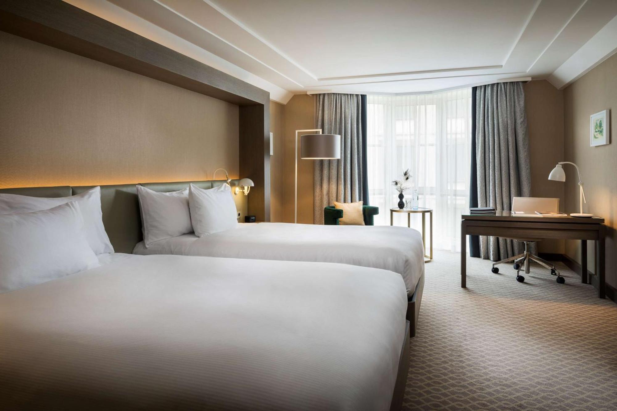 Hilton Plaza 4*