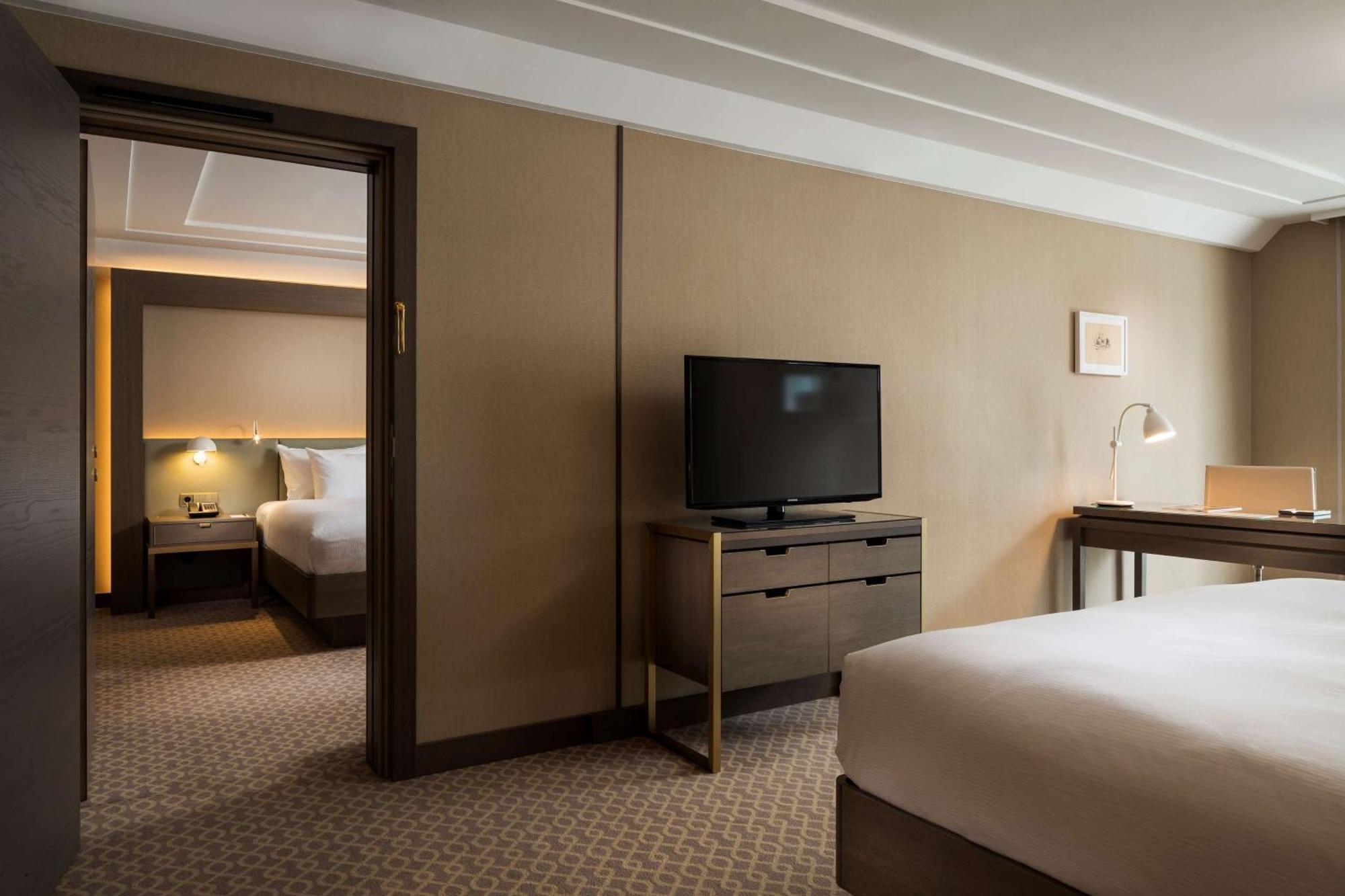 Hilton Plaza