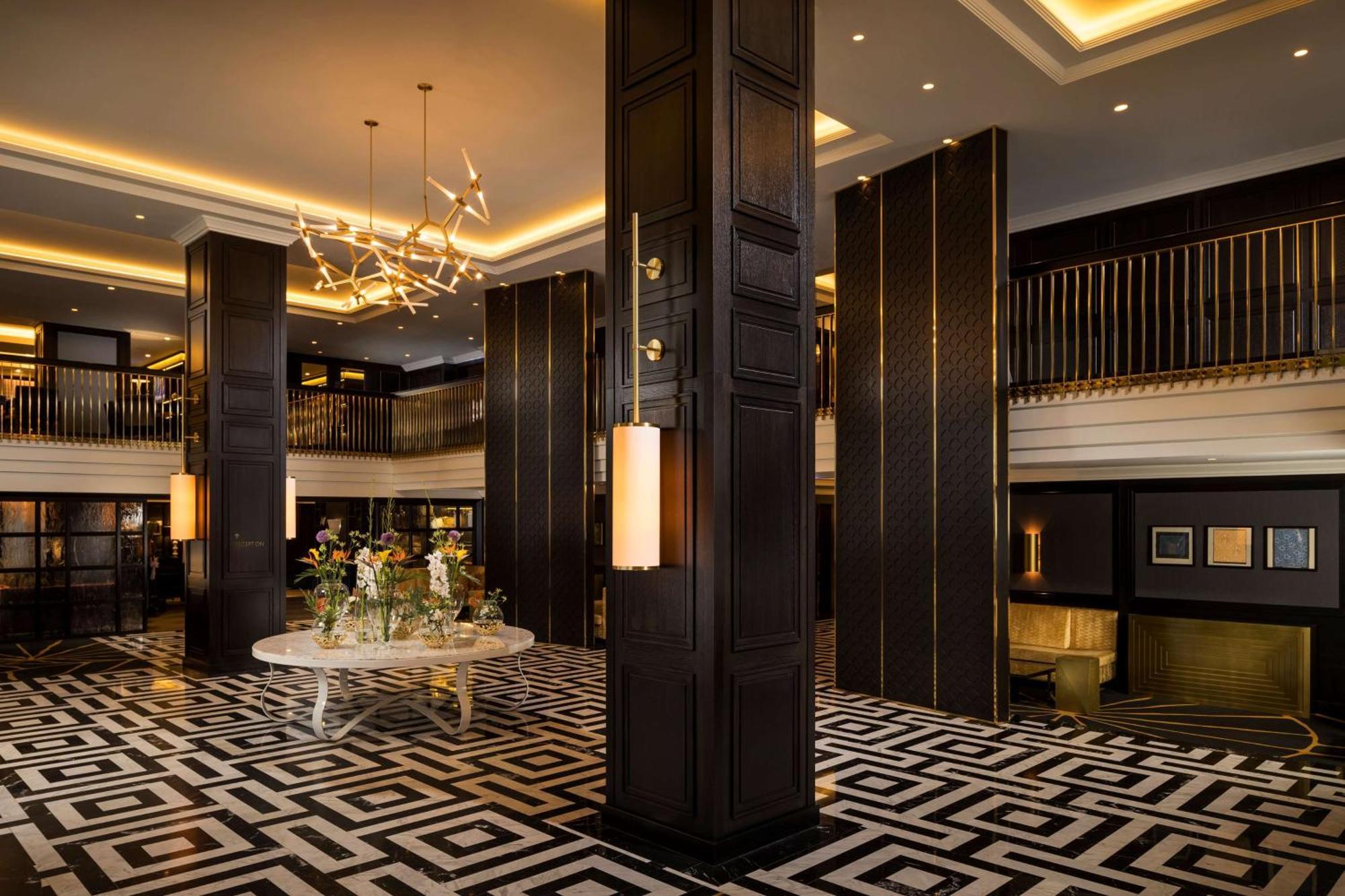 Hilton Plaza Hotel 4*