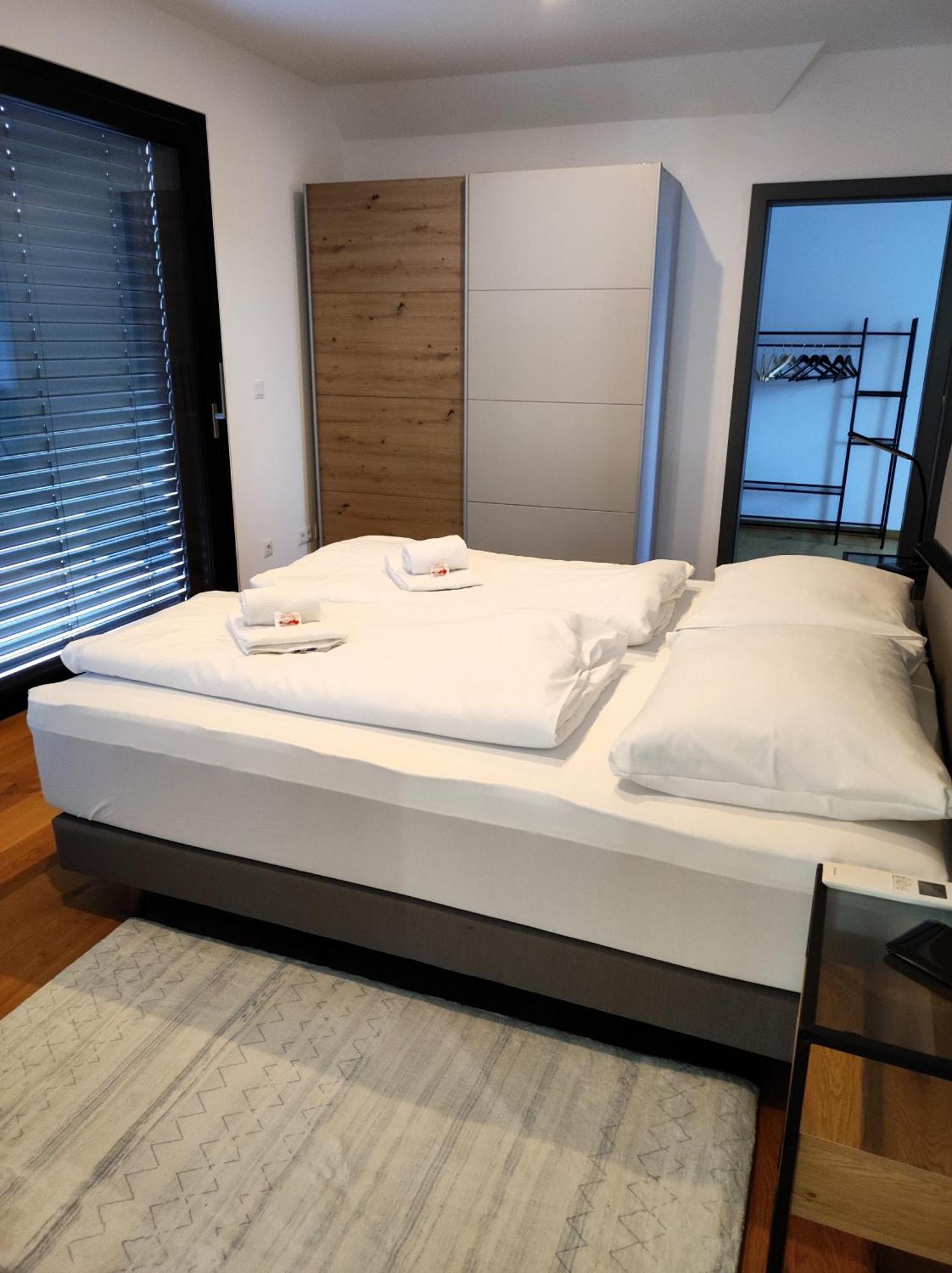 Luxurioeses Penthouse Mit Blick Auf Uno-city Und Dem Kaiserwasser. 3schlafzimmer, 2 Baeder, Privat Lift Ins Apartment Wien