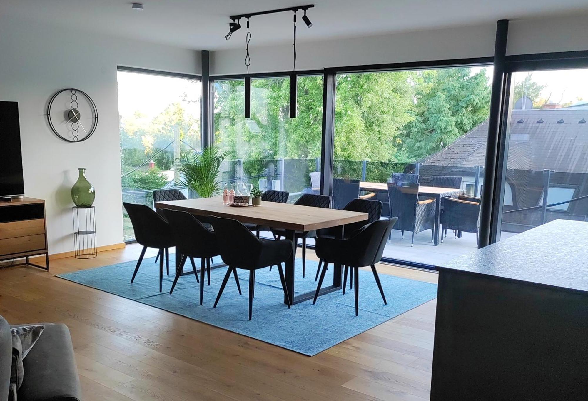 Apartment Luxurioeses Penthouse Mit Blick Auf Uno-city Und Dem Kaiserwasser. 3schlafzimmer, 2 Baeder, Privat Lift Ins *