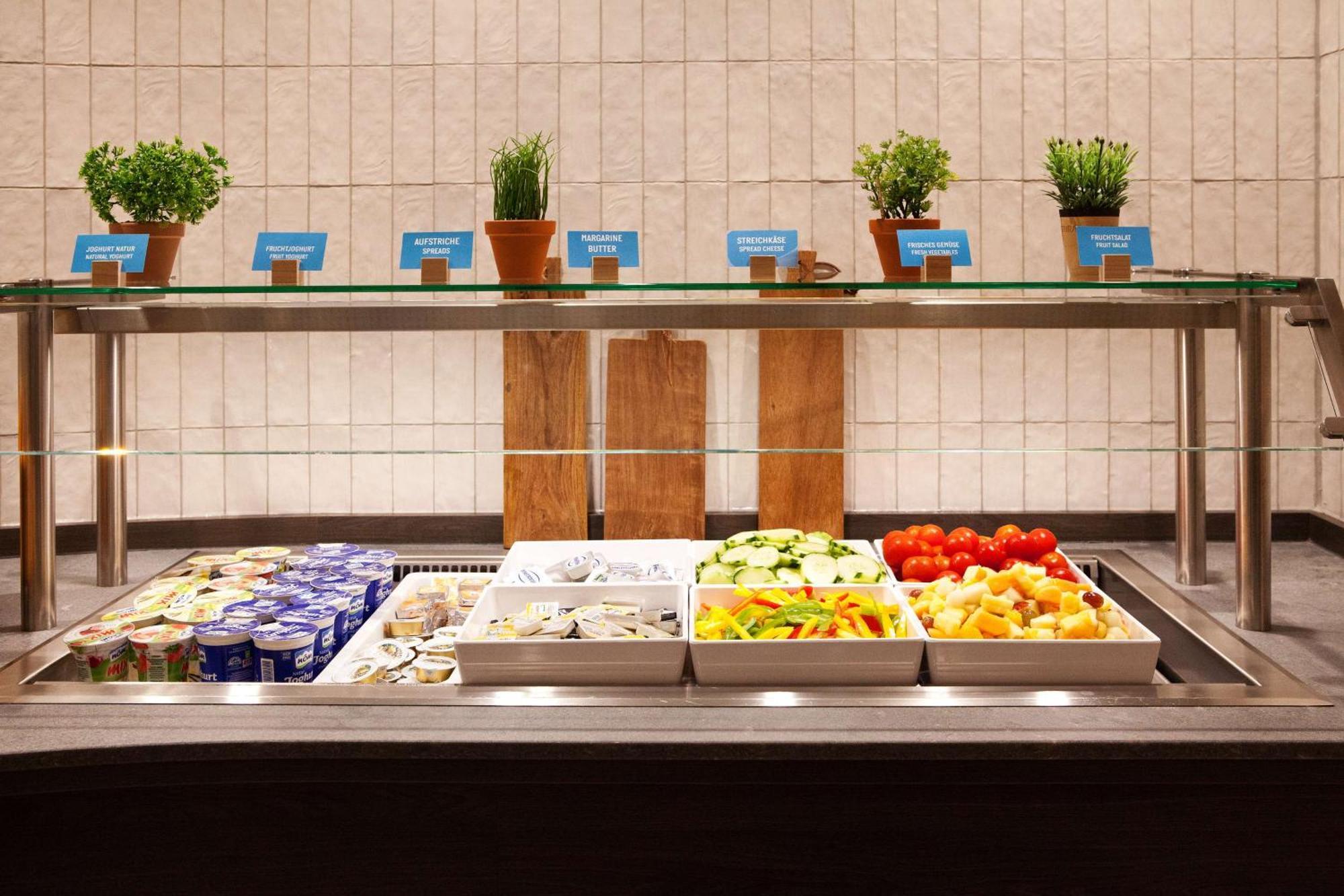 Hampton By Hilton Messe 3*
