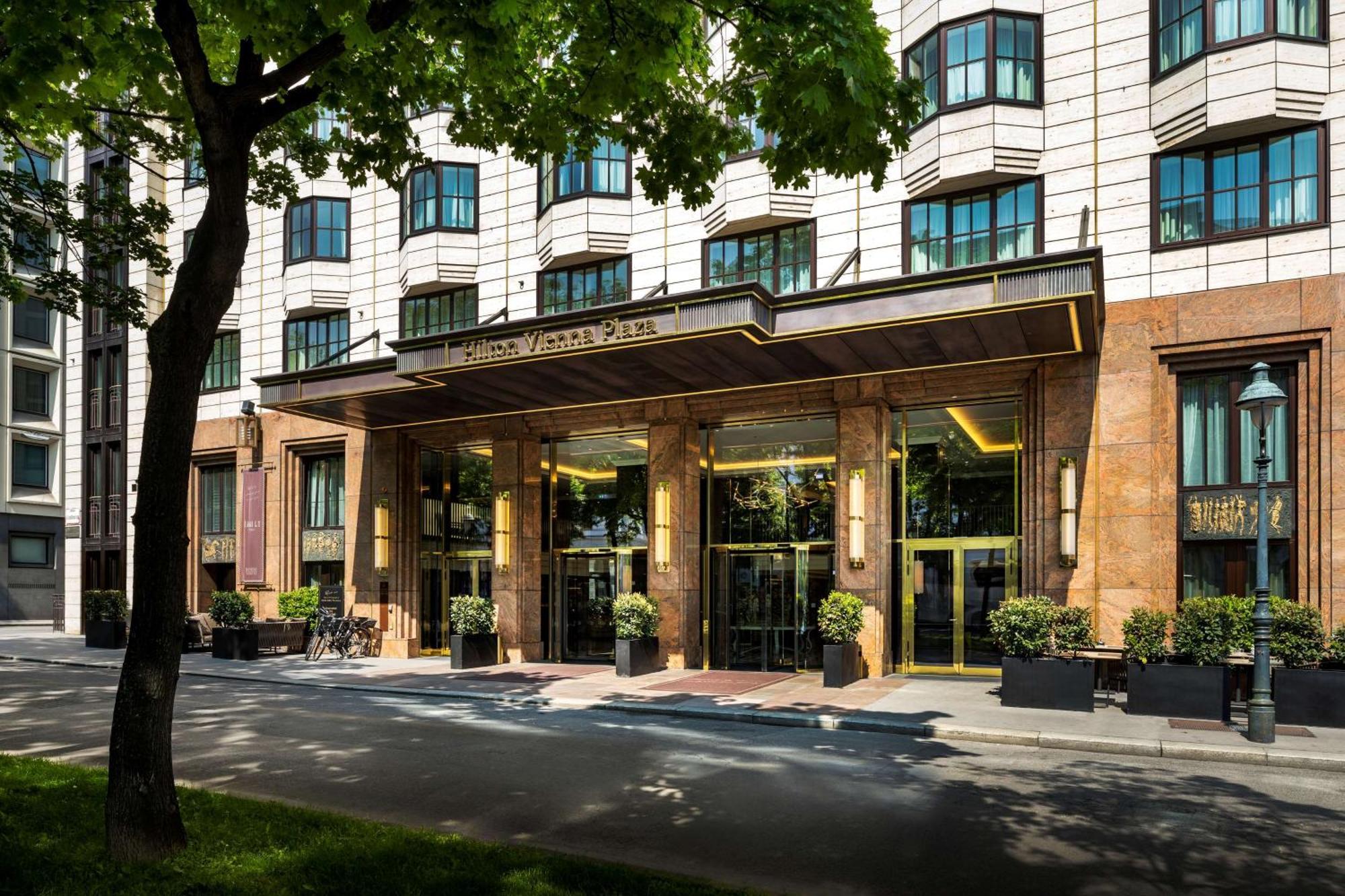 Hilton Plaza 4*
