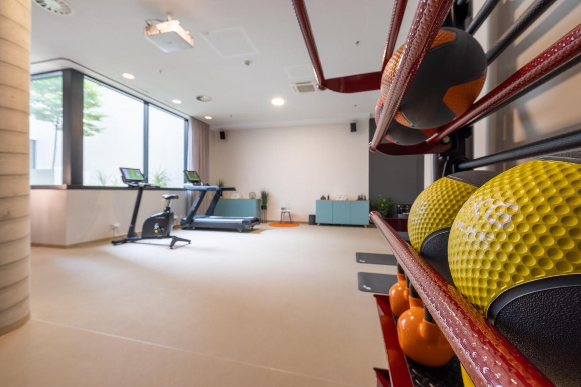 Adina Serviced Aparthotel 4*