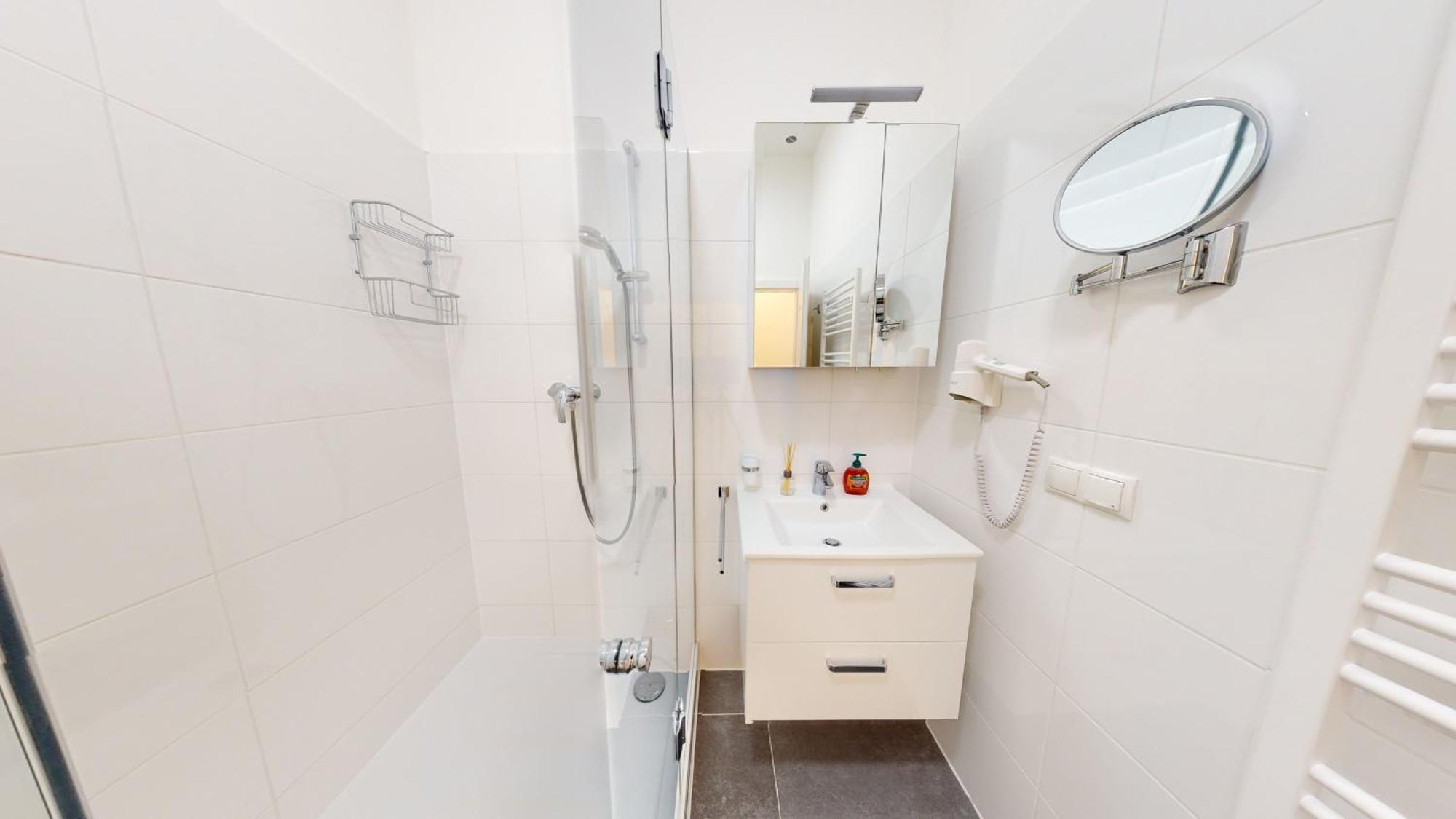 Alon Homes - Premium Center Apartment *